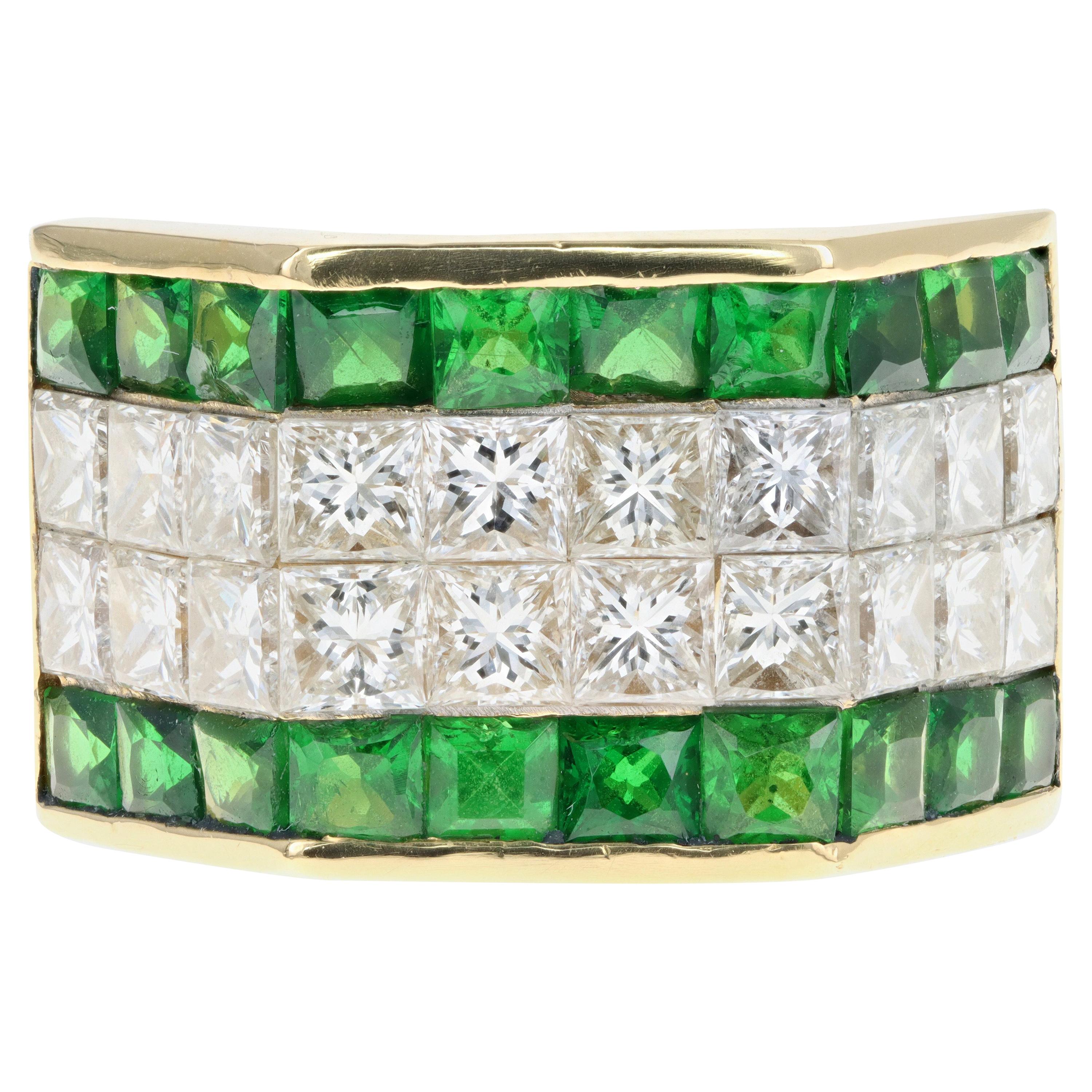 18 Karat Yellow Gold Men’s Princess Cut Diamond and Tsavorite Garnet Ring For Sale