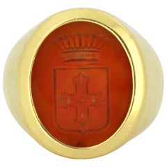 18 Karat Yellow Gold Men's Ring with Carnelian Seal with Coats of Arms