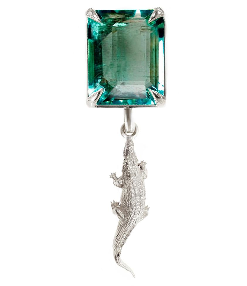 Eighteen Karat Yellow Gold Mesopotamia Artist Pendant Necklace with Emerald In New Condition For Sale In Berlin, DE