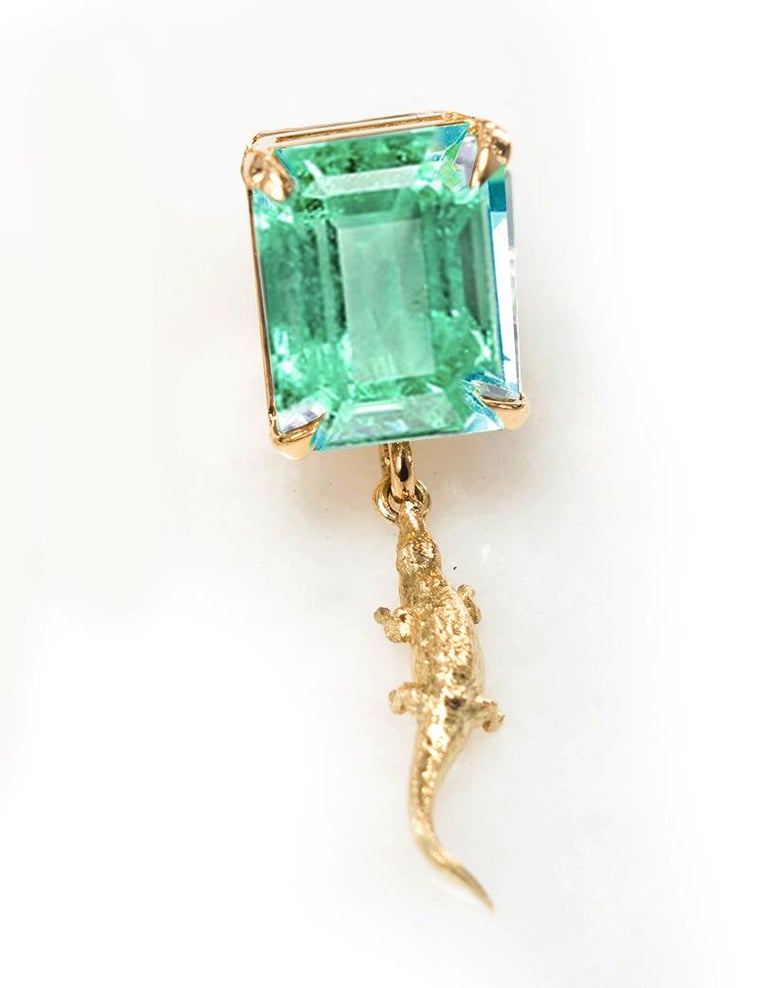 This Mesopotamia contemporary artist brooch is made of 18 karat yellow gold with natural emerald (9x6.5 mm, octagon cut, 2,37 carats). It belong to a new Mesopotamia collection, designed by the oil painter from Berlin, Polya Medvedeva. The length of