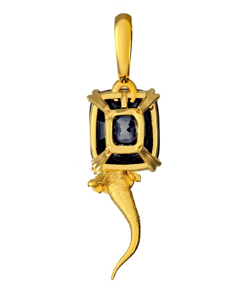 Collier pendentif Mesopotamian en or jaune 18 carats avec 4 carats. Saphir coussin en vente 6
