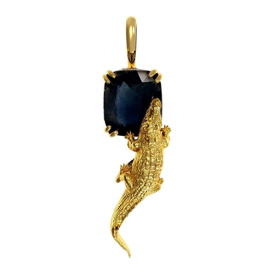 Achtzehn Karat Gelbgold Mesopotamische Halskette mit Saphir-Anhänger im Kissenschliff