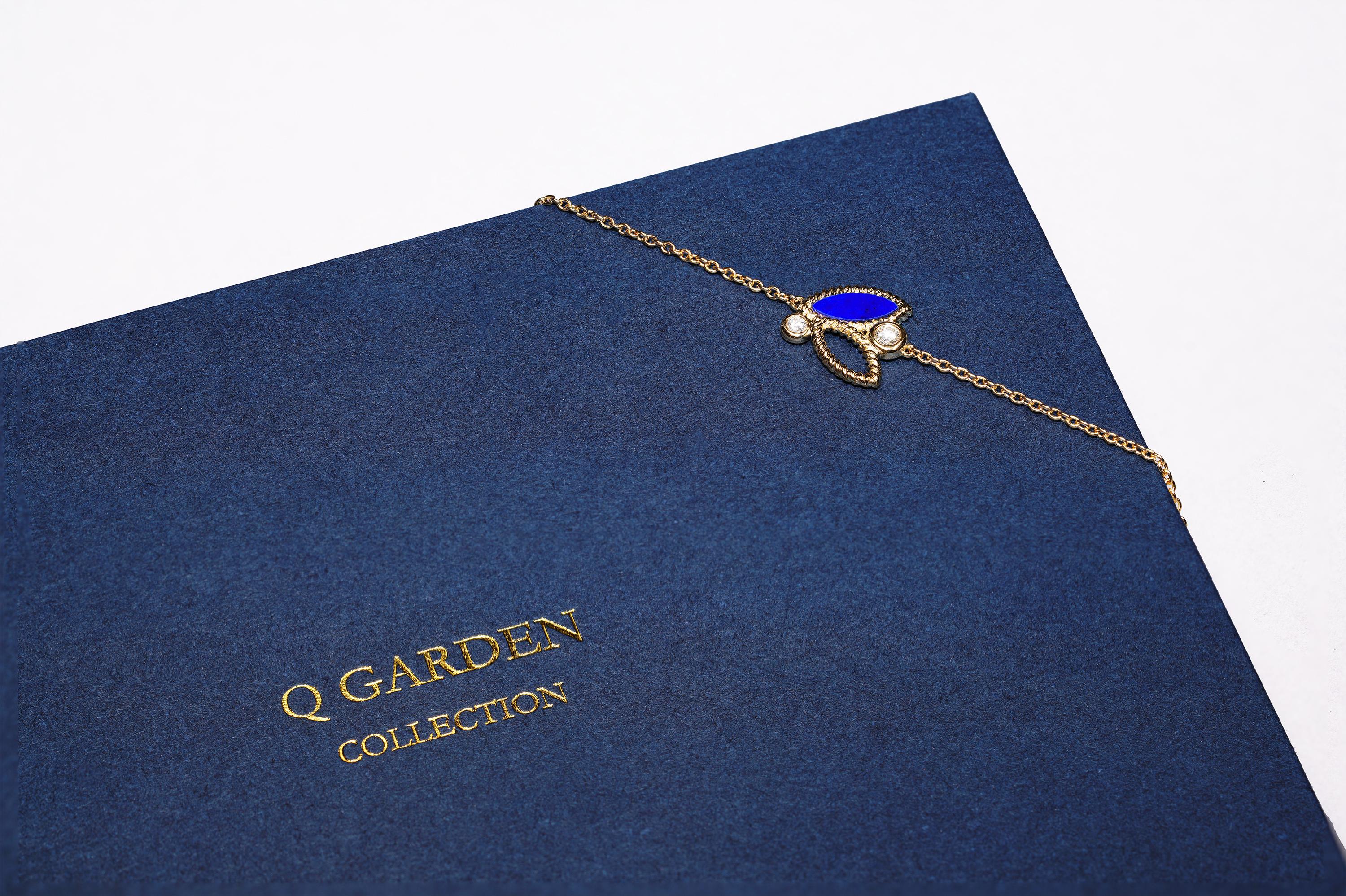 or jaune 18k, 2,9g.  
3 diamants, Poids total en carats : 0,12ct 
Pierre : Lapis Lazuli

Ce charmant mini-bracelet est la pièce idéale pour toute occasion. Dernière née de la populaire collection Q Garden, la collection Mini Q Garden comprend des