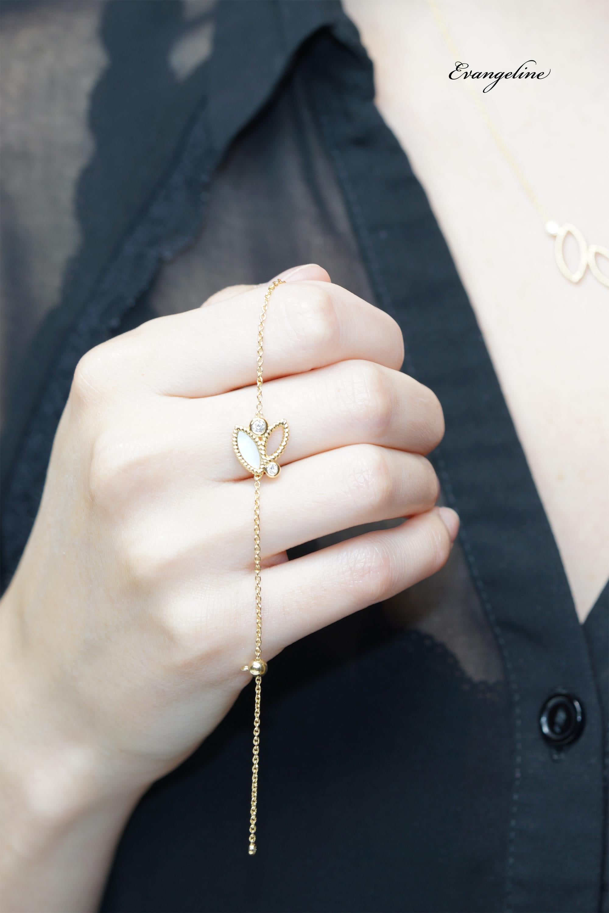 Taille ronde Bracelet de jardin mini Q en or jaune 18 carats avec diamants et nacre en vente