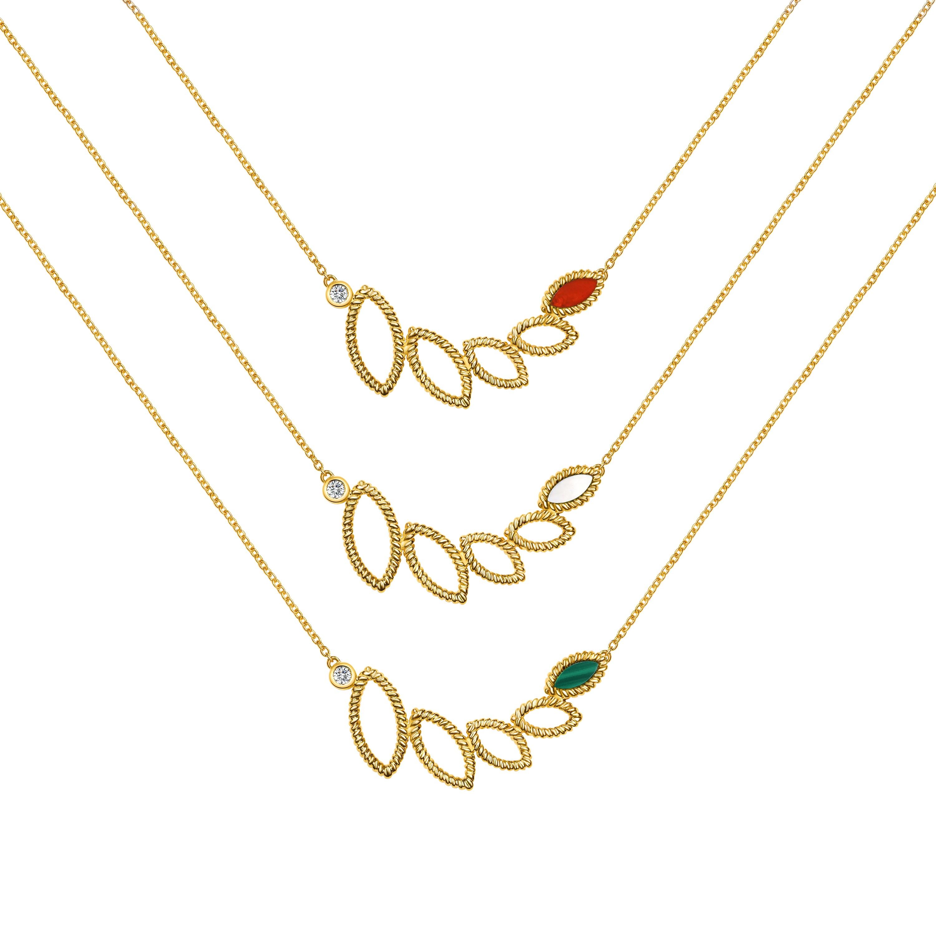 Women's or Men's 18 Karat Yellow Gold Mini Q Garden Necklace with Diamonds and Malachite For Sale
