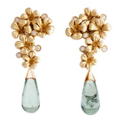 Boucles d'oreilles de style moderne en or jaune dix-huit carats avec diamants et tourmalines