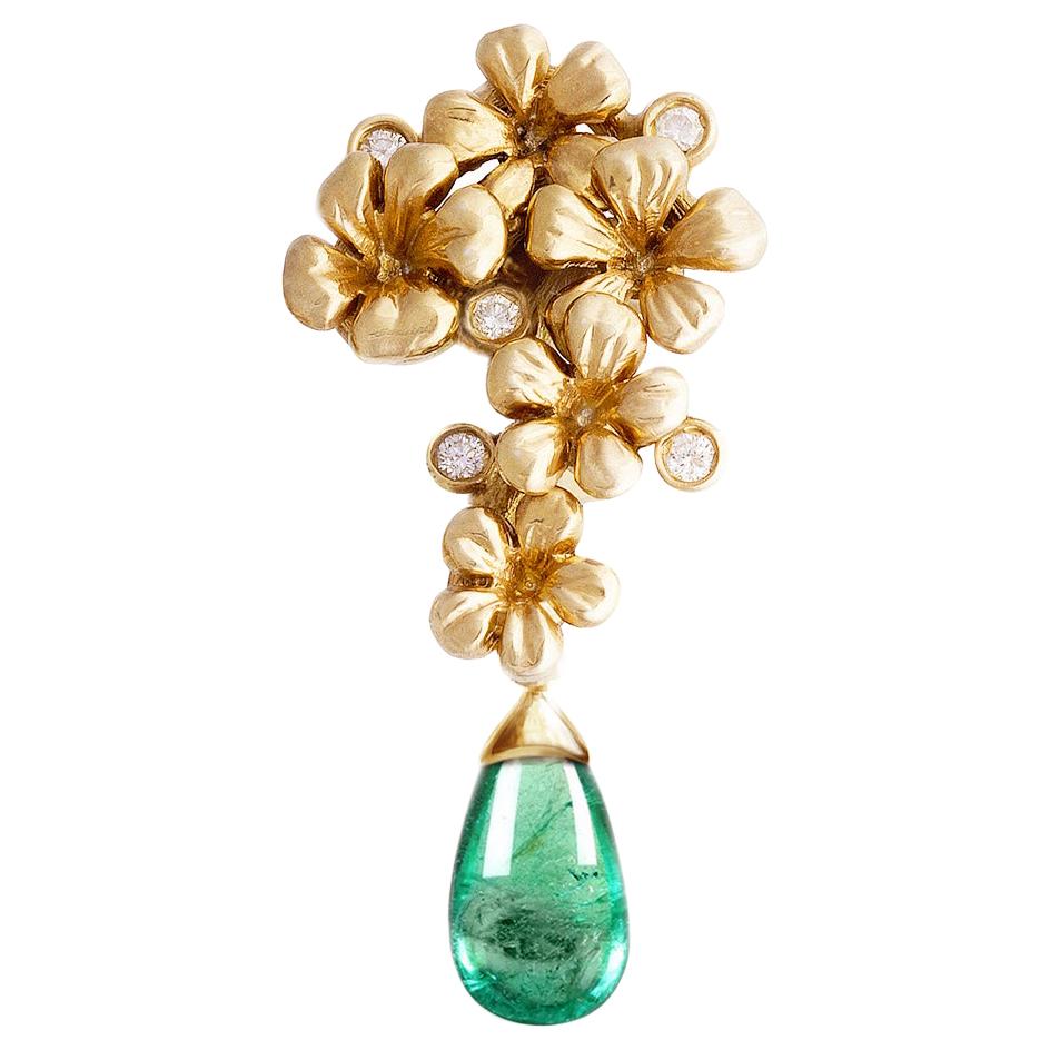 Gelbgold-Halskette mit Anhänger im modernen Stil mit Diamanten und Smaragd im Angebot
