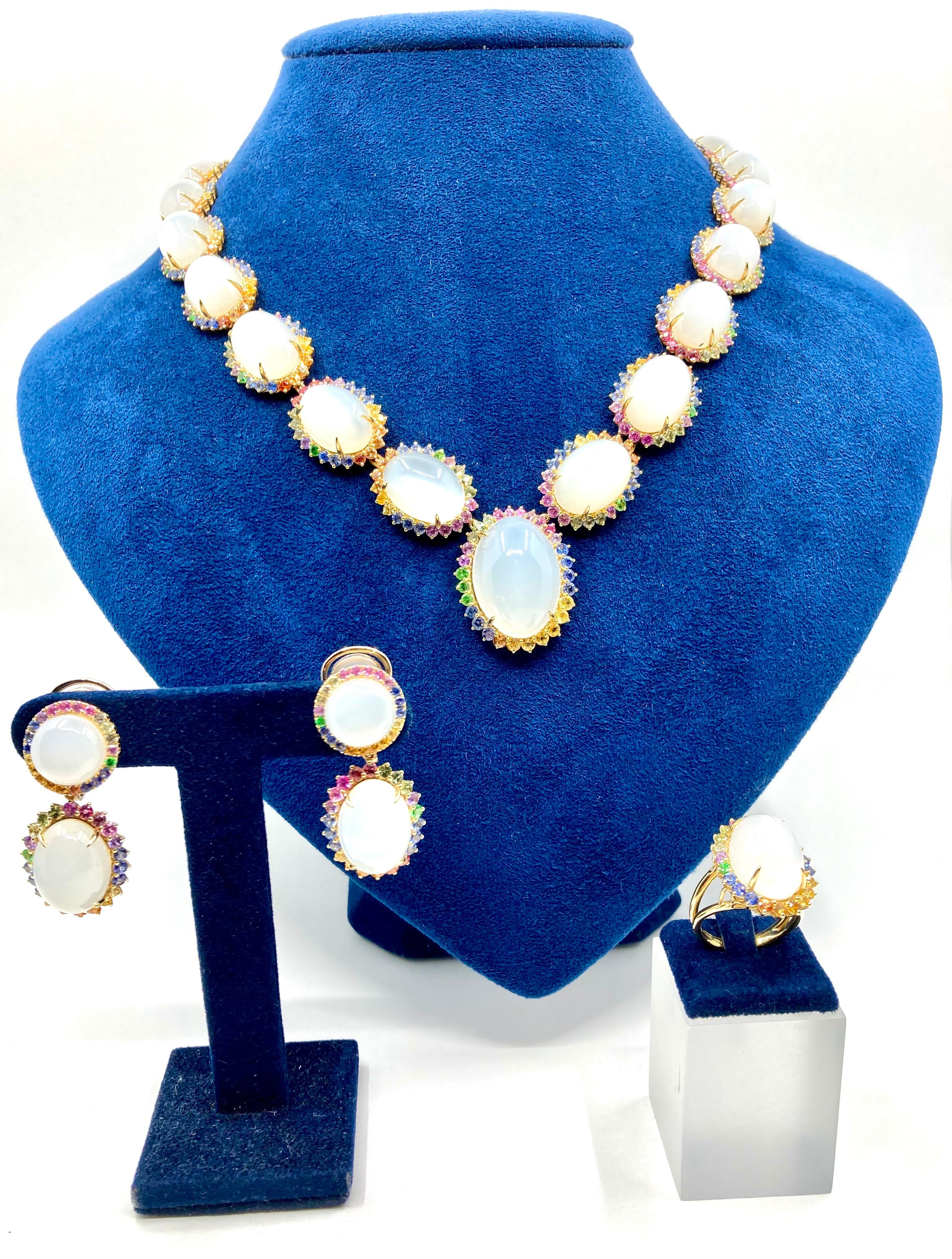 18 Karat Yellow Gold Moonstone and Multi-Color Sapphires Necklace For Sale 1