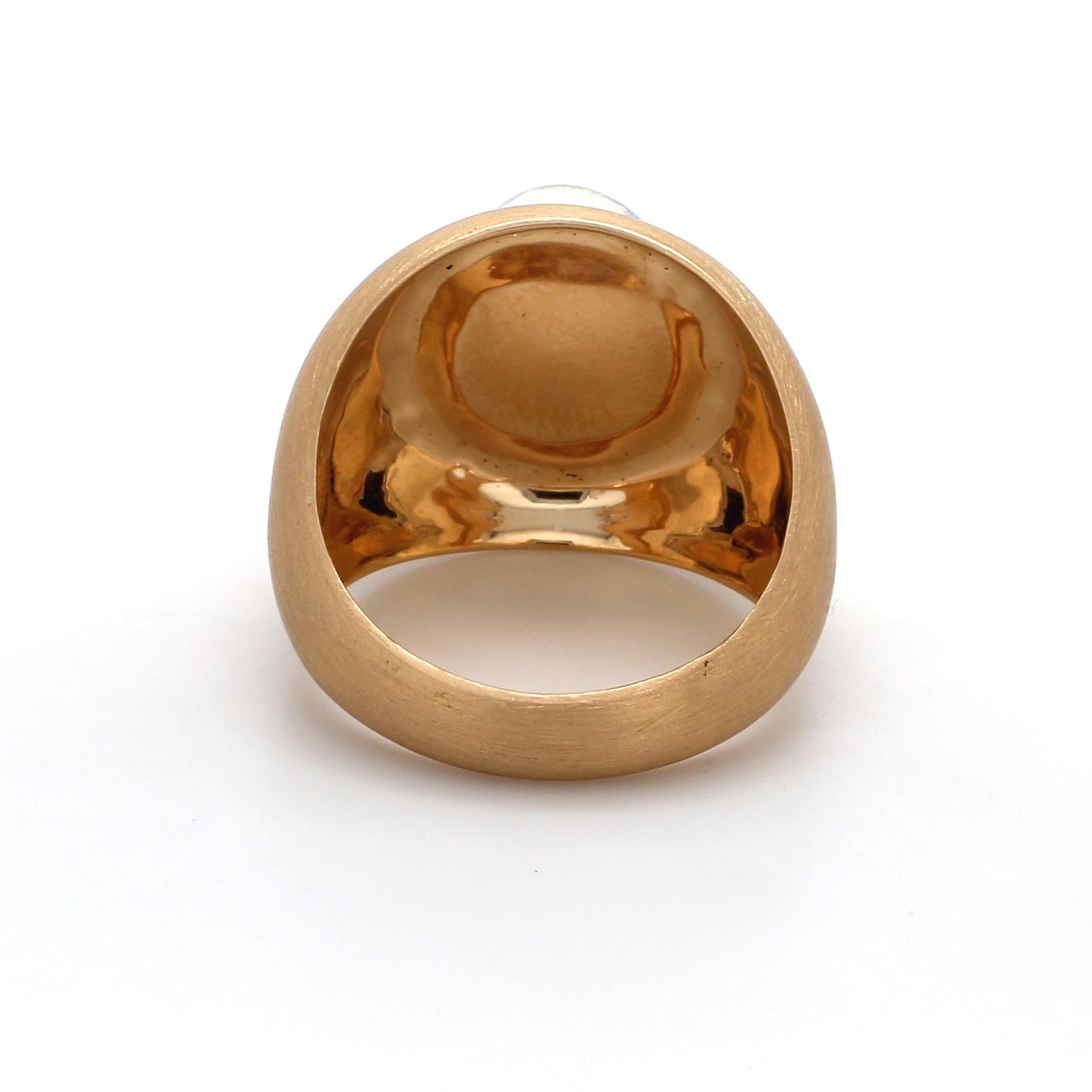 Contemporary 18 Karat Yellow Gold Moonstone Cocktail Ring For Sale