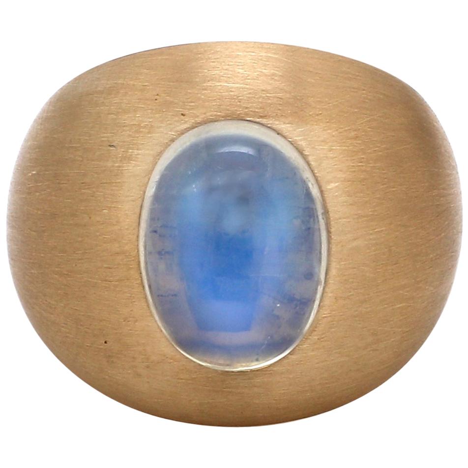 18 Karat Yellow Gold Moonstone Cocktail Ring For Sale