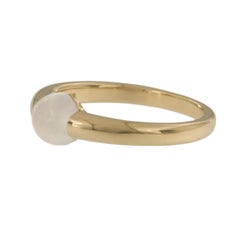 18 Karat Yellow Gold Moonstone Fashion Ring