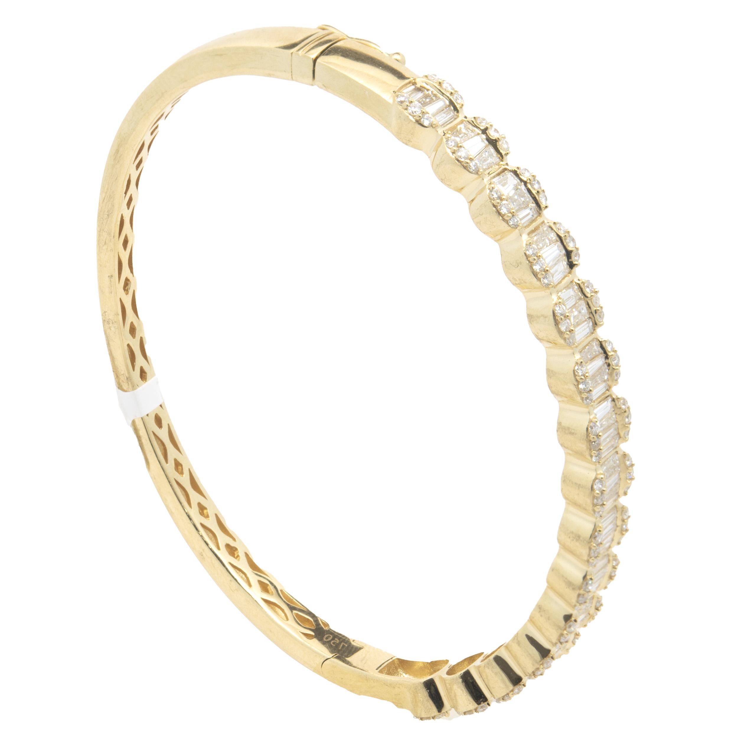 Bracelet jonc à maillons ovales en or jaune 18 carats avec mosaïque de diamants Excellent état - En vente à Scottsdale, AZ
