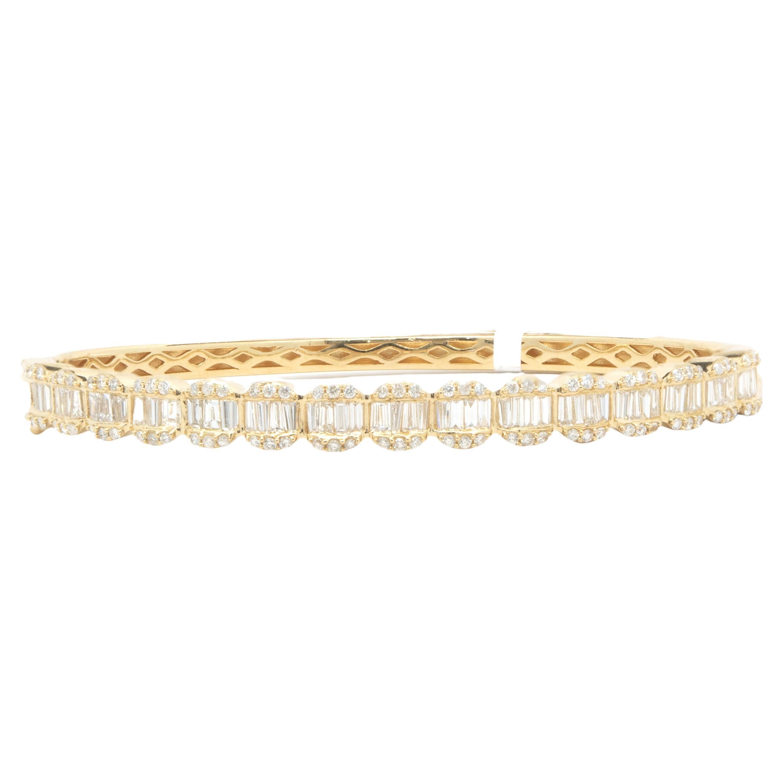 Bracelet jonc à maillons ovales en or jaune 18 carats avec mosaïque de diamants en vente