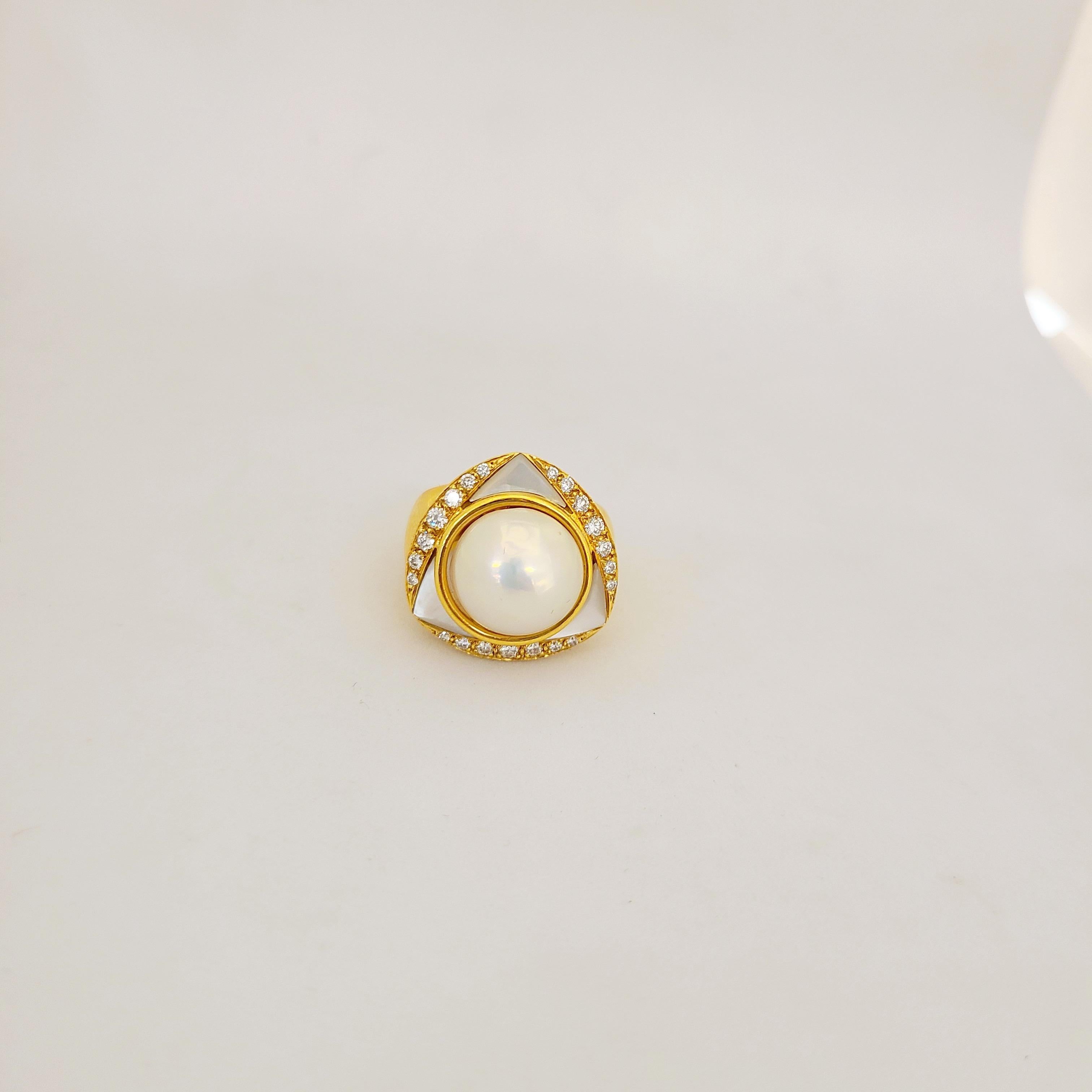 Bague en or jaune 18 carats, nacre et diamant avec mabé au centre Neuf - En vente à New York, NY