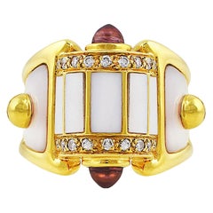 18 Karat Yellow Gold Mother of Pearl Panel Ring