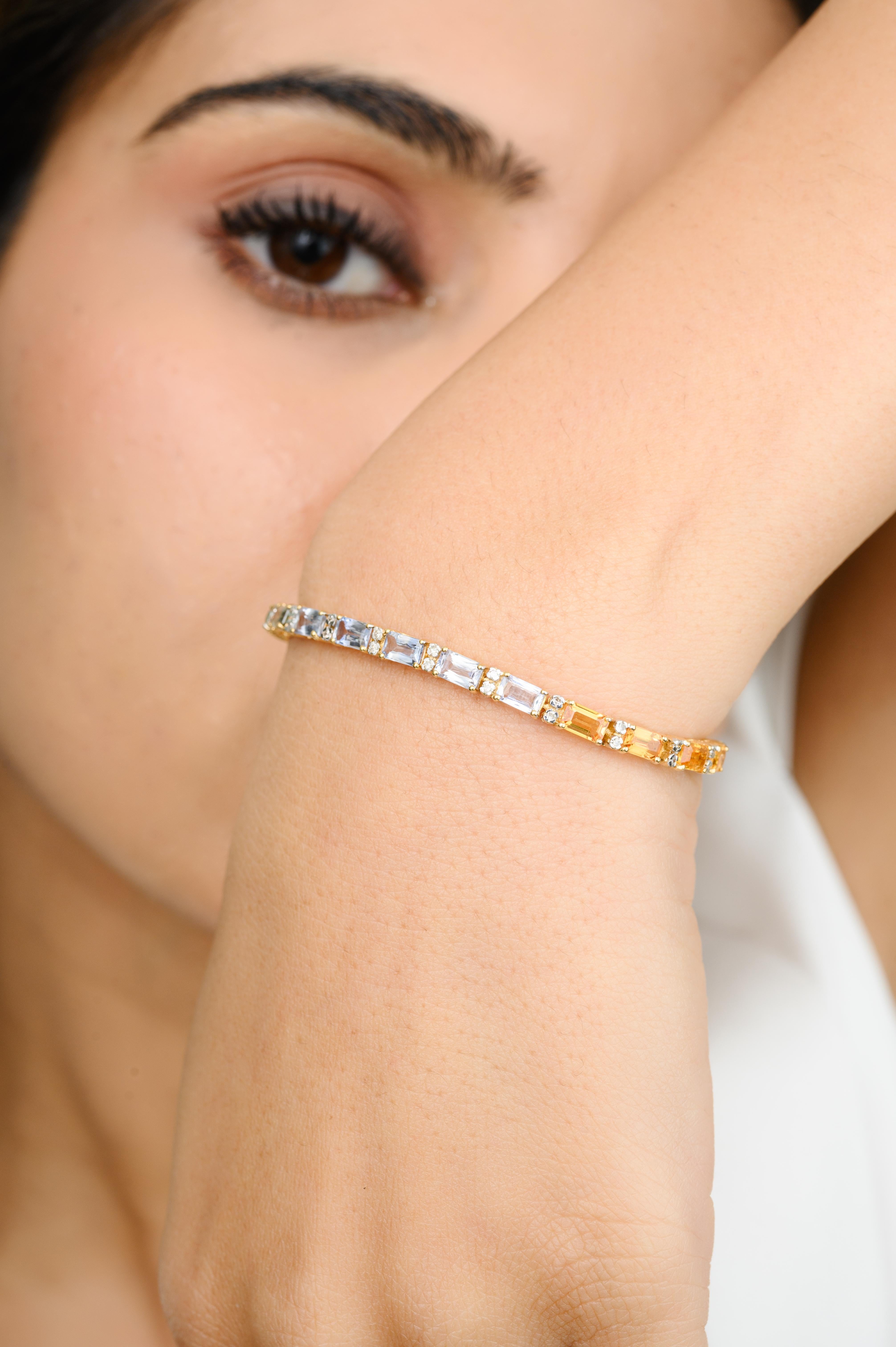 Ce bracelet de tennis en or 18 carats à saphirs multiples et diamants précieux met en valeur des saphirs multiples naturels de 8,44 carats et des diamants de 0,42 carats, étincelants à l'infini. Il mesure 7.5 pouces de long. 
Le saphir stimule la