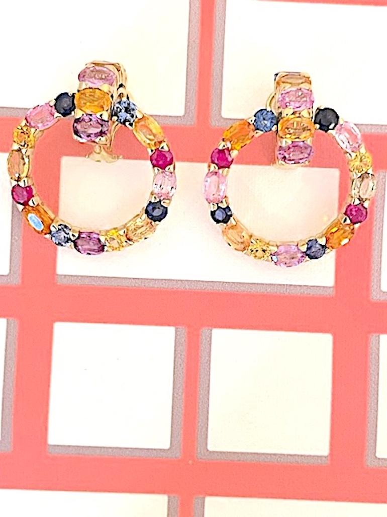 18 Karat Yellow Gold Multi-Color Sapphire Hoop Earring In New Condition For Sale In New York, NY