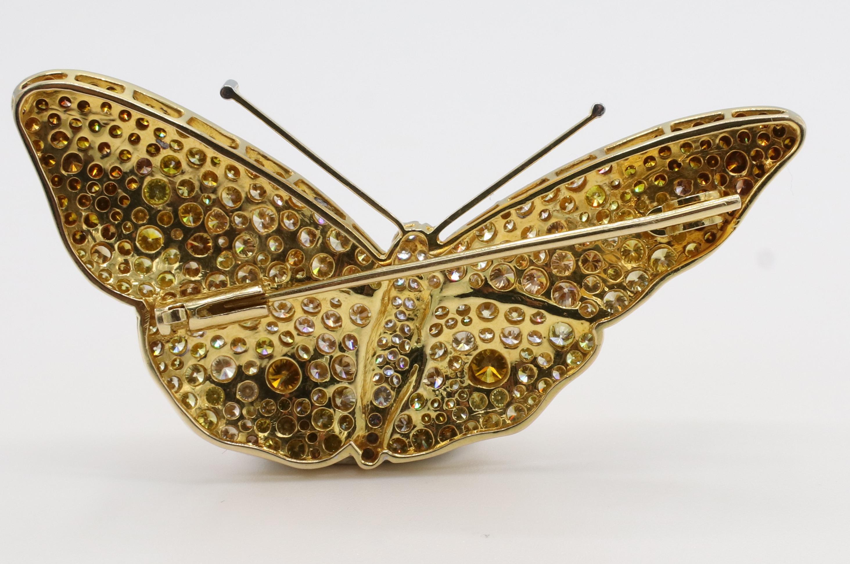 Round Cut 18 Karat Yellow Gold Multi Colored Natural Diamond Butterfly Brooch Pin