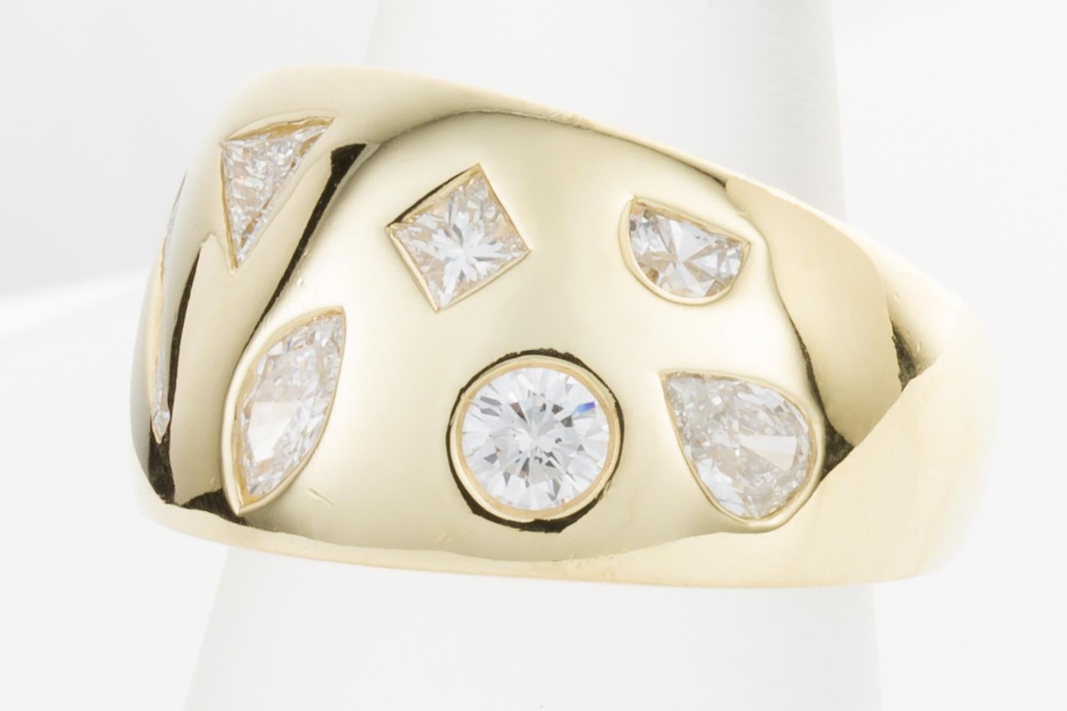 Contemporary 18 Karat Yellow Gold Multi-Cut Diamond Band Ring For Sale