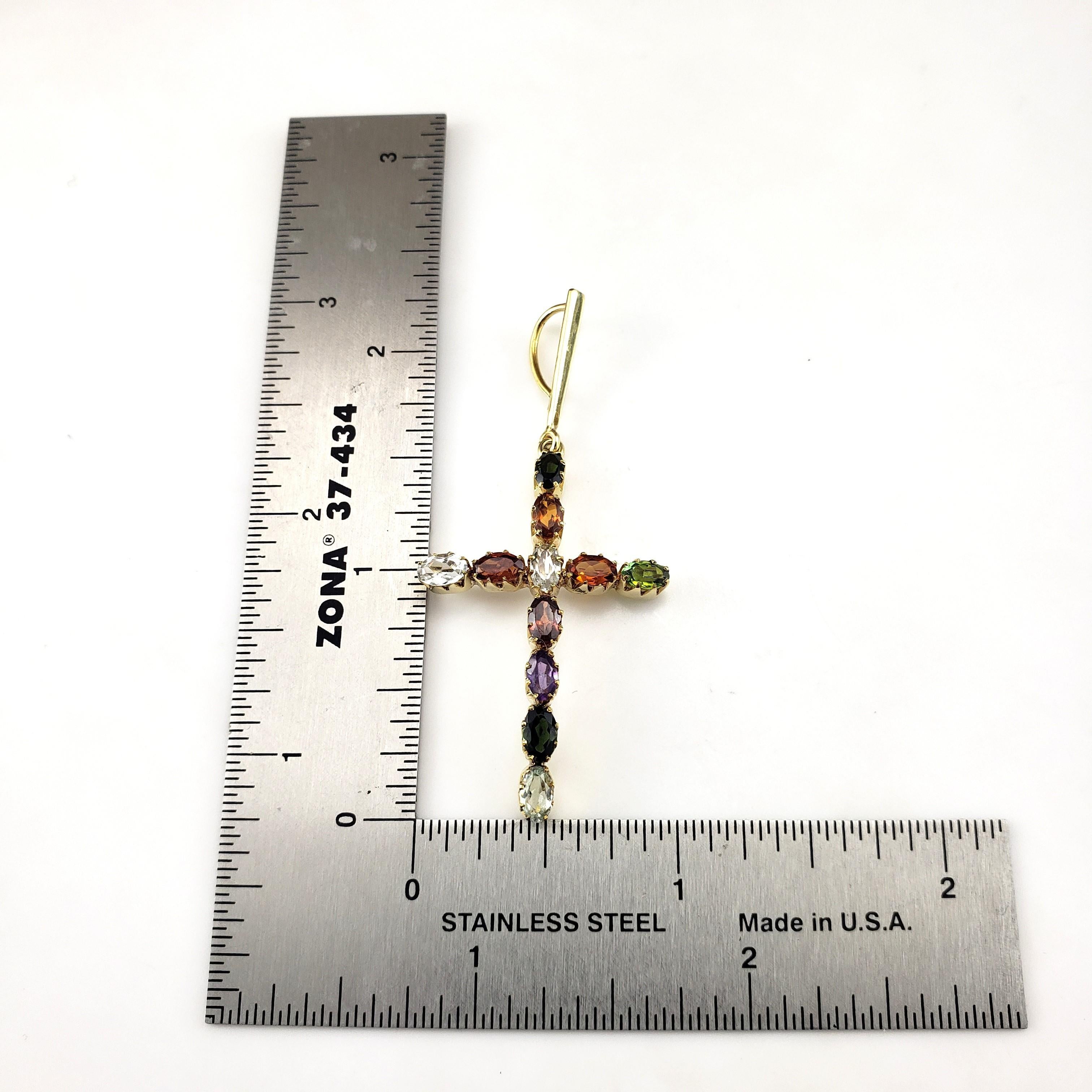 Pendentif croix multi-pierres en or jaune 18 carats  #19738 Pour femmes en vente