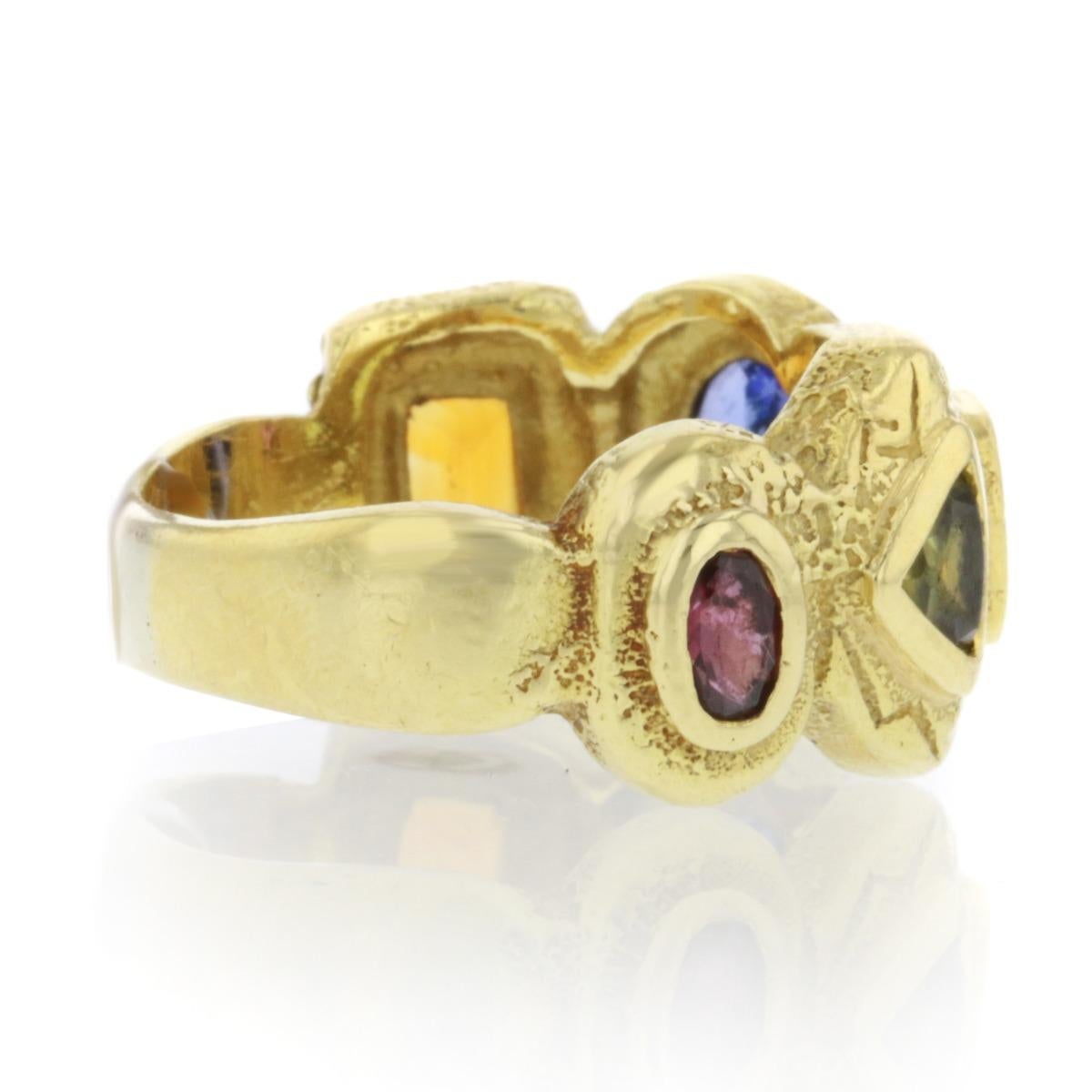 18 Karat Yellow Gold Multistone Ring In Good Condition For Sale In New York, NY