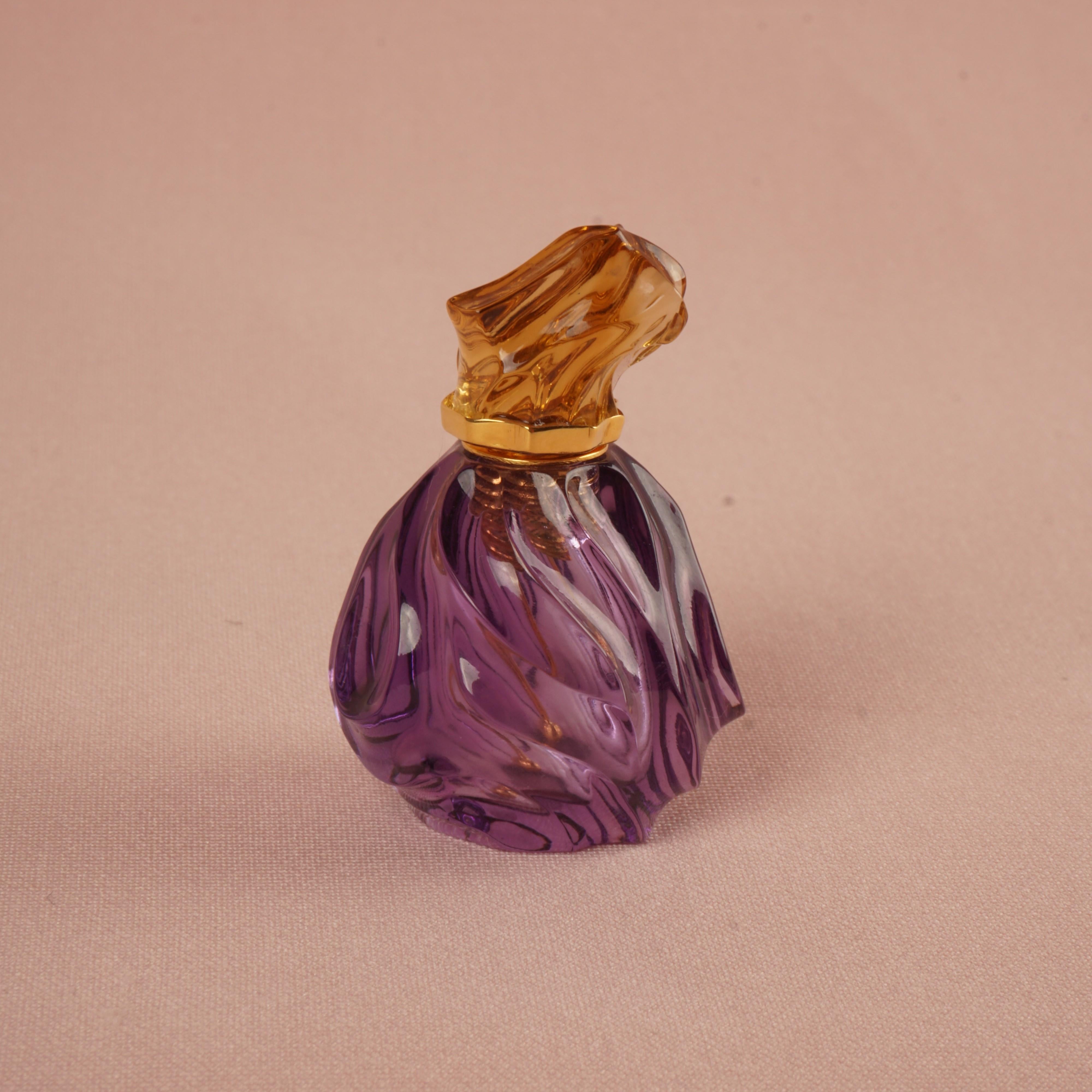 18 Karat Yellow Gold Natural Amethyst Citrine Abstract Wave Perfume Bottle In New Condition For Sale In Jaipur, Rajasthan