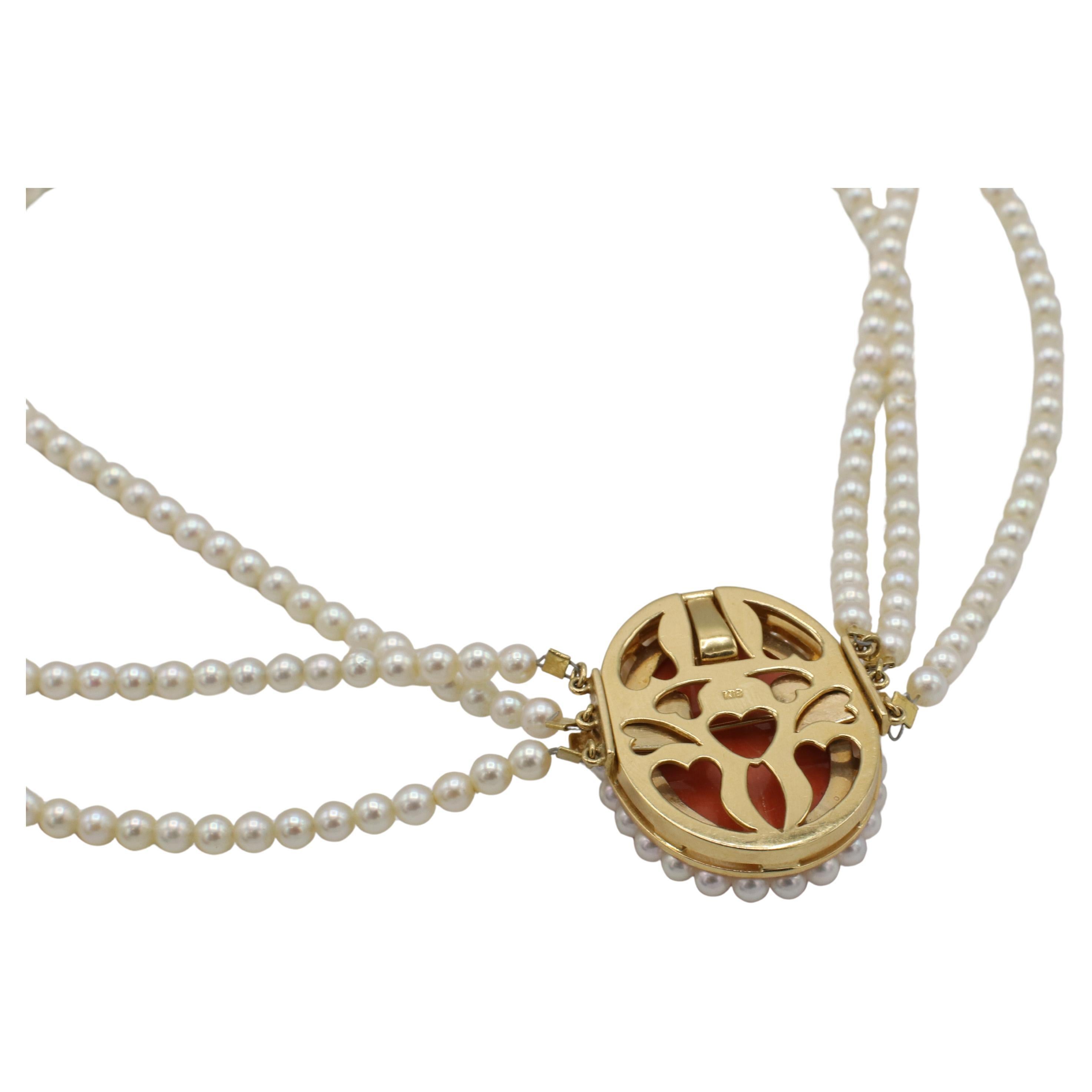 18 Karat Gelbgold Natürliche Koralle & Perle Mehrreihige Anhänger-Halskette (Rundschliff) im Angebot