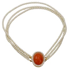 Collana con ciondolo a più file di coralli naturali e perle in oro giallo 18 carati