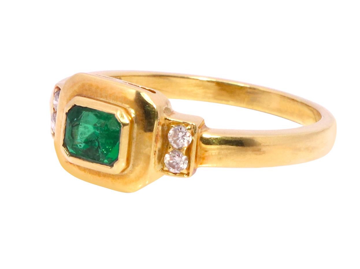 Modern 18 Karat Yellow Gold Natural Emerald and Diamond Art-Deco Style Ring For Sale