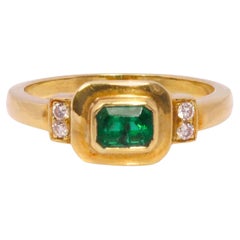 Bague Art-Déco en or jaune 18 carats avec émeraude naturelle et diamant
