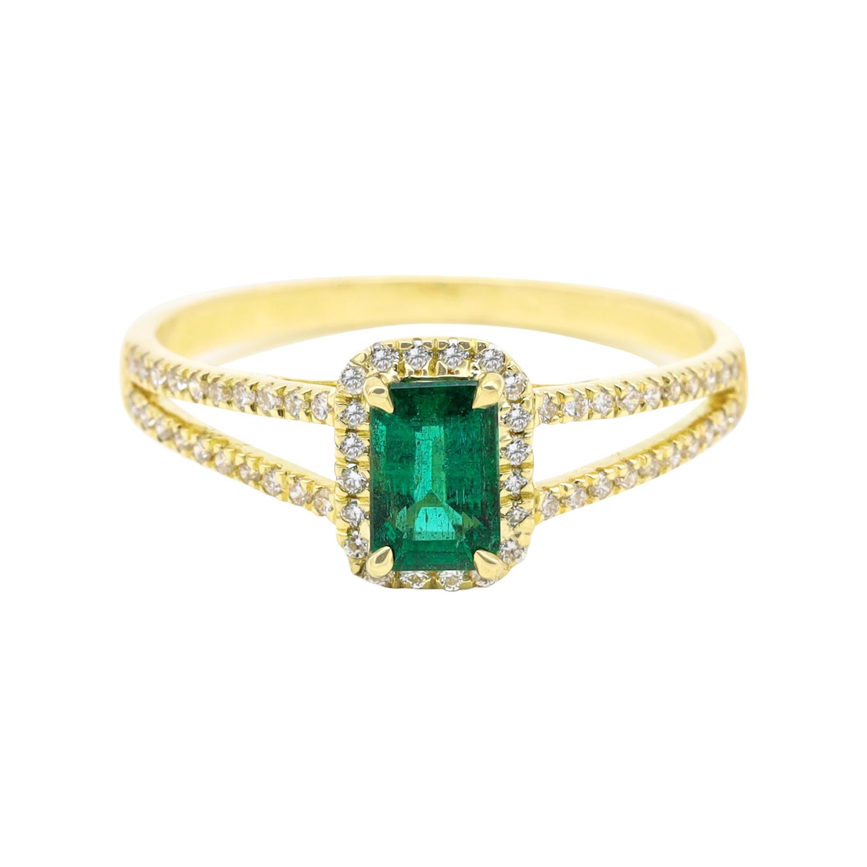 18 Karat Yellow Gold Natural Green Emerald and Diamond Cluster Ring For Sale