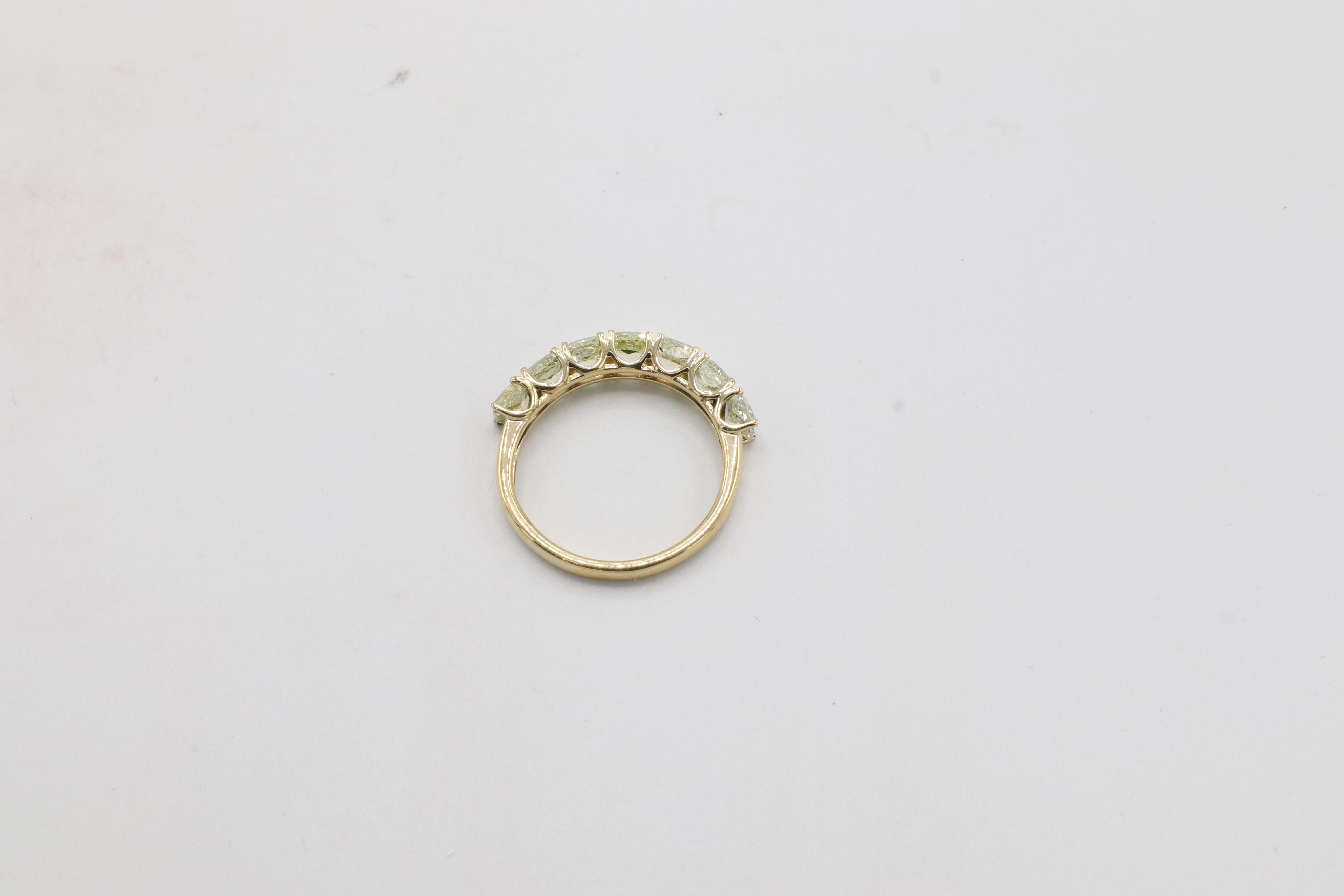 18 Karat Yellow Gold Natural Radiant Light Yellow Diamond Half Wedding Band Ring en vente 1