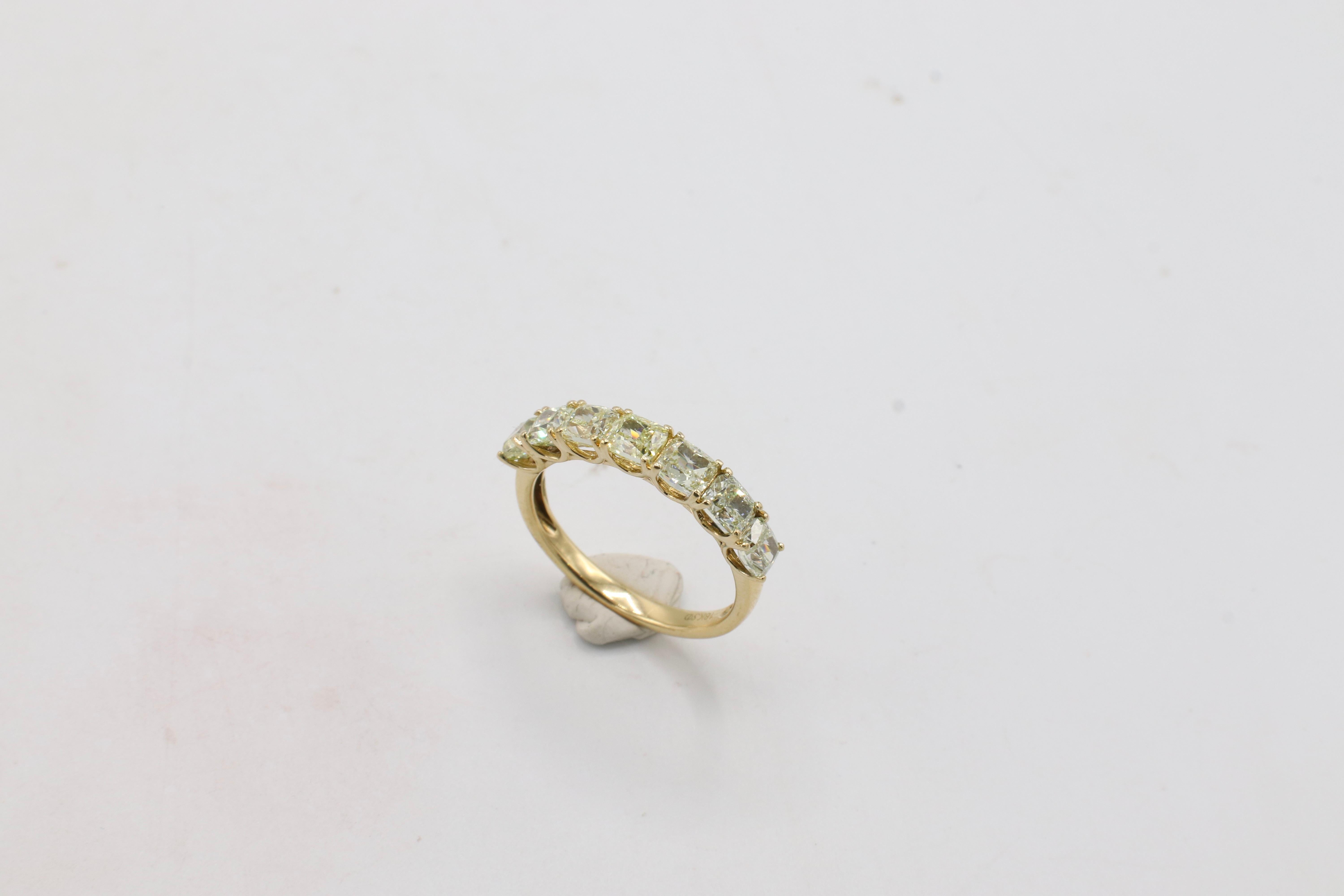 18 Karat Yellow Gold Natural Radiant Light Yellow Diamond Half Wedding Band Ring en vente 2