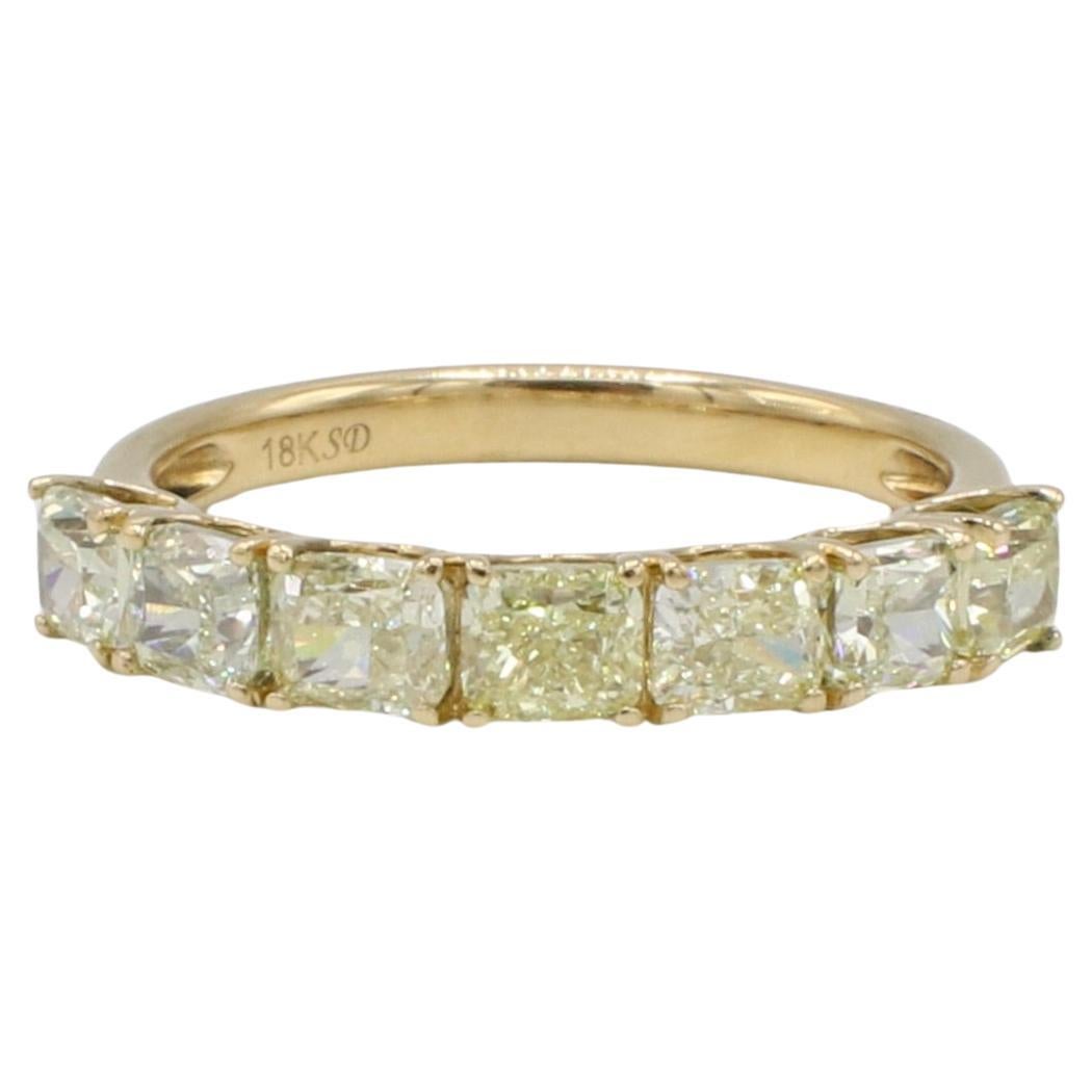18 Karat Yellow Gold Natural Radiant Light Yellow Diamond Half Wedding Band Ring en vente