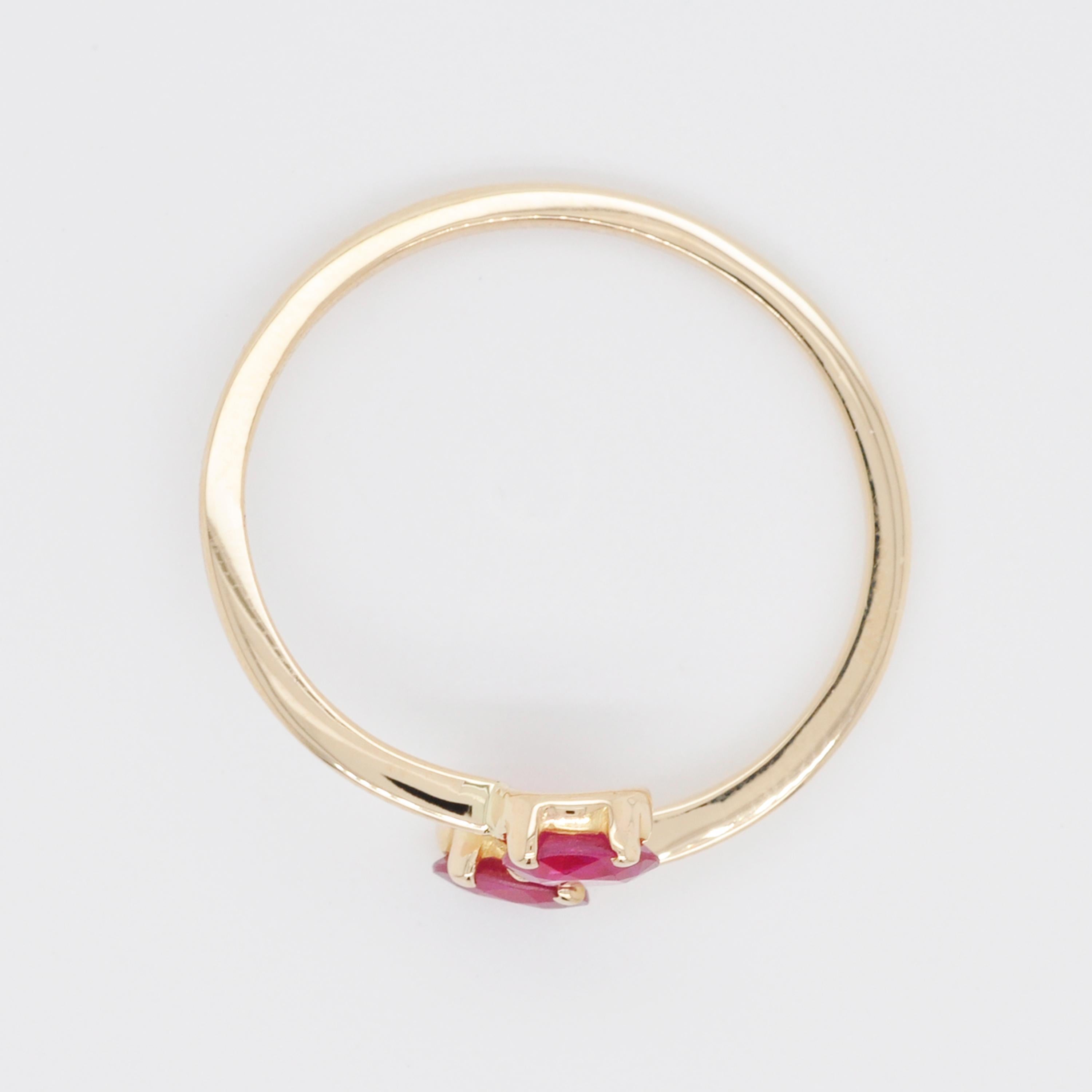Bague de taille flexible en or jaune 18 carats avec rubis naturel de forme ovale Pour femmes en vente
