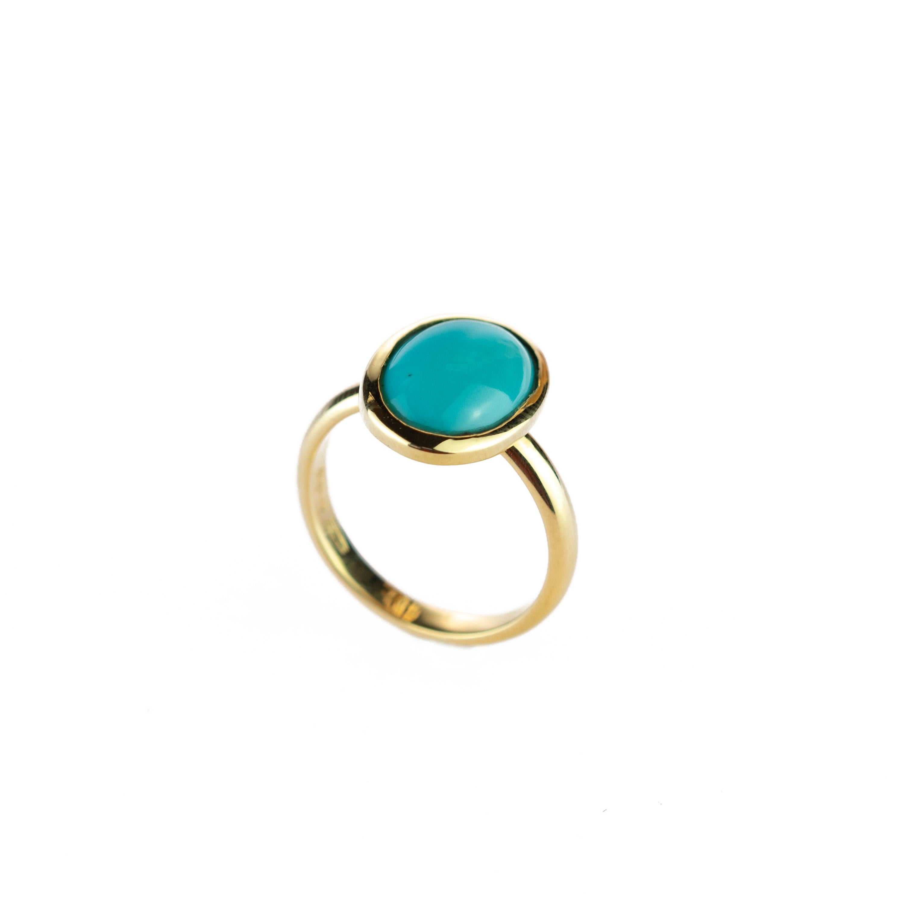 Tudor 18 Karat Yellow Gold Natural Turquoise Oval Cabochon Solitaire Cocktail Ring