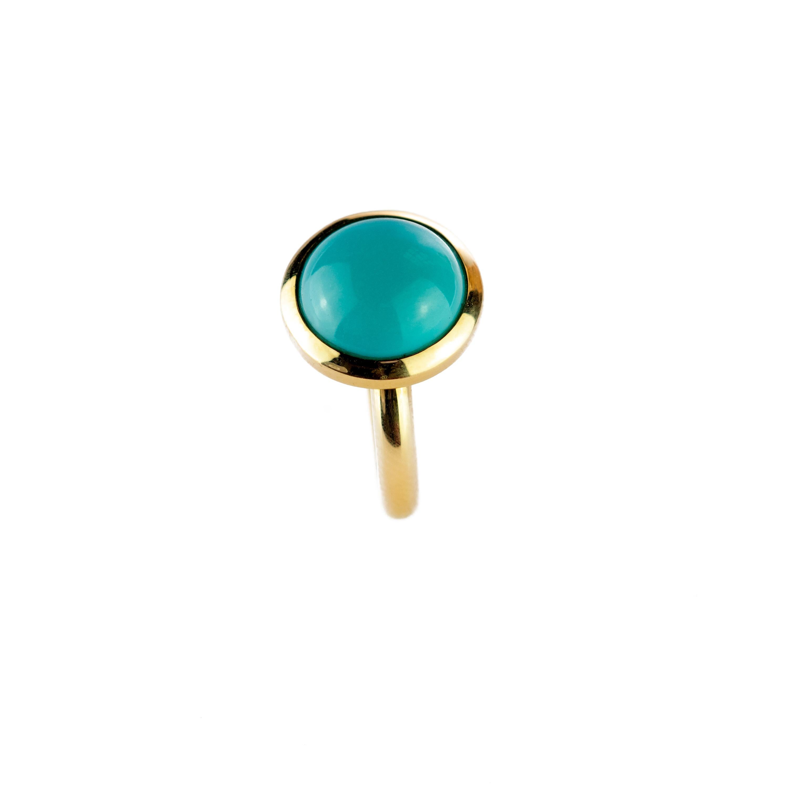 Round Cut 18 Karat Yellow Gold Natural Turquoise Round Cabochon Cocktail Solitaire Ring