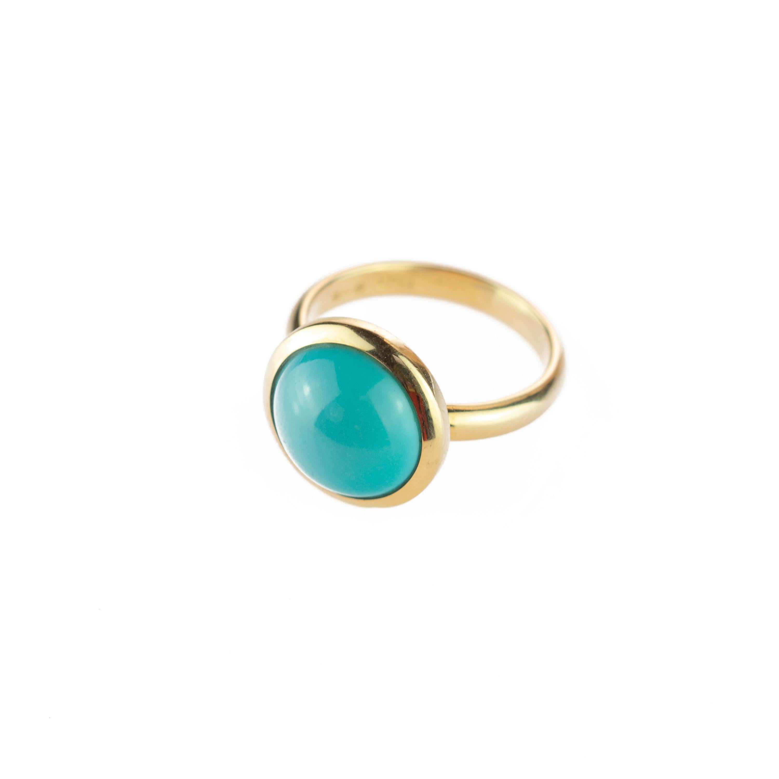 18 Karat Yellow Gold Natural Turquoise Round Cabochon Cocktail Solitaire Ring 1