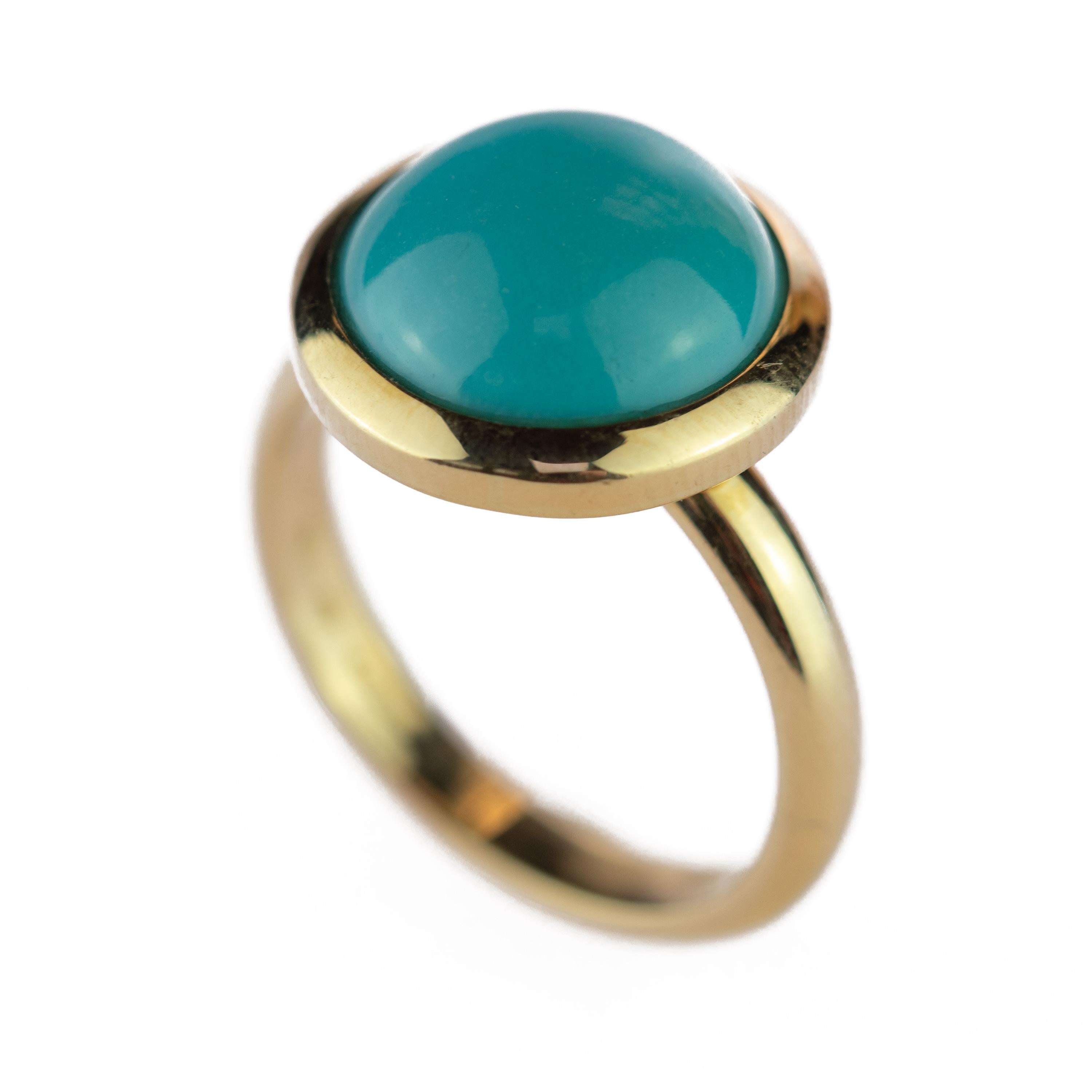 18 Karat Yellow Gold Natural Turquoise Round Cabochon Cocktail Solitaire Ring 2