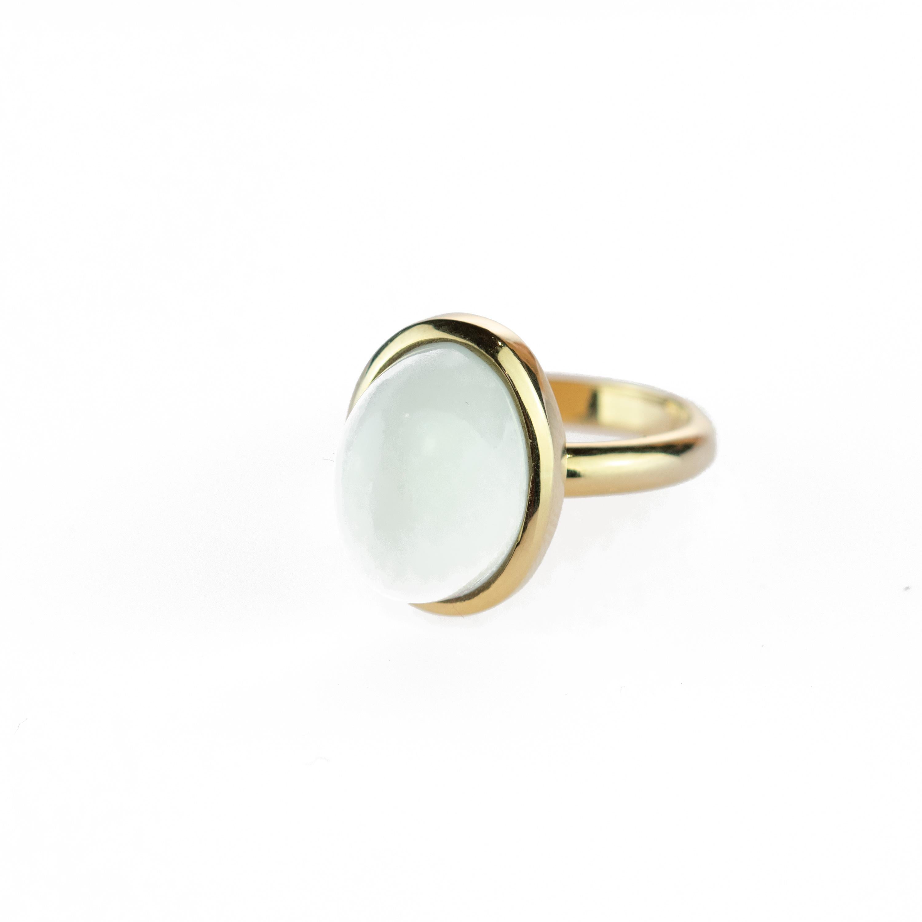 Art Deco 18 Karat Yellow Gold Natural White Agate Stepped Cabochon Artisan Cocktail Ring For Sale