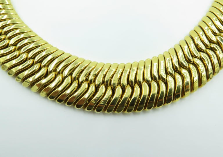 18 Karat Yellow Gold Necklace For Sale at 1stDibs