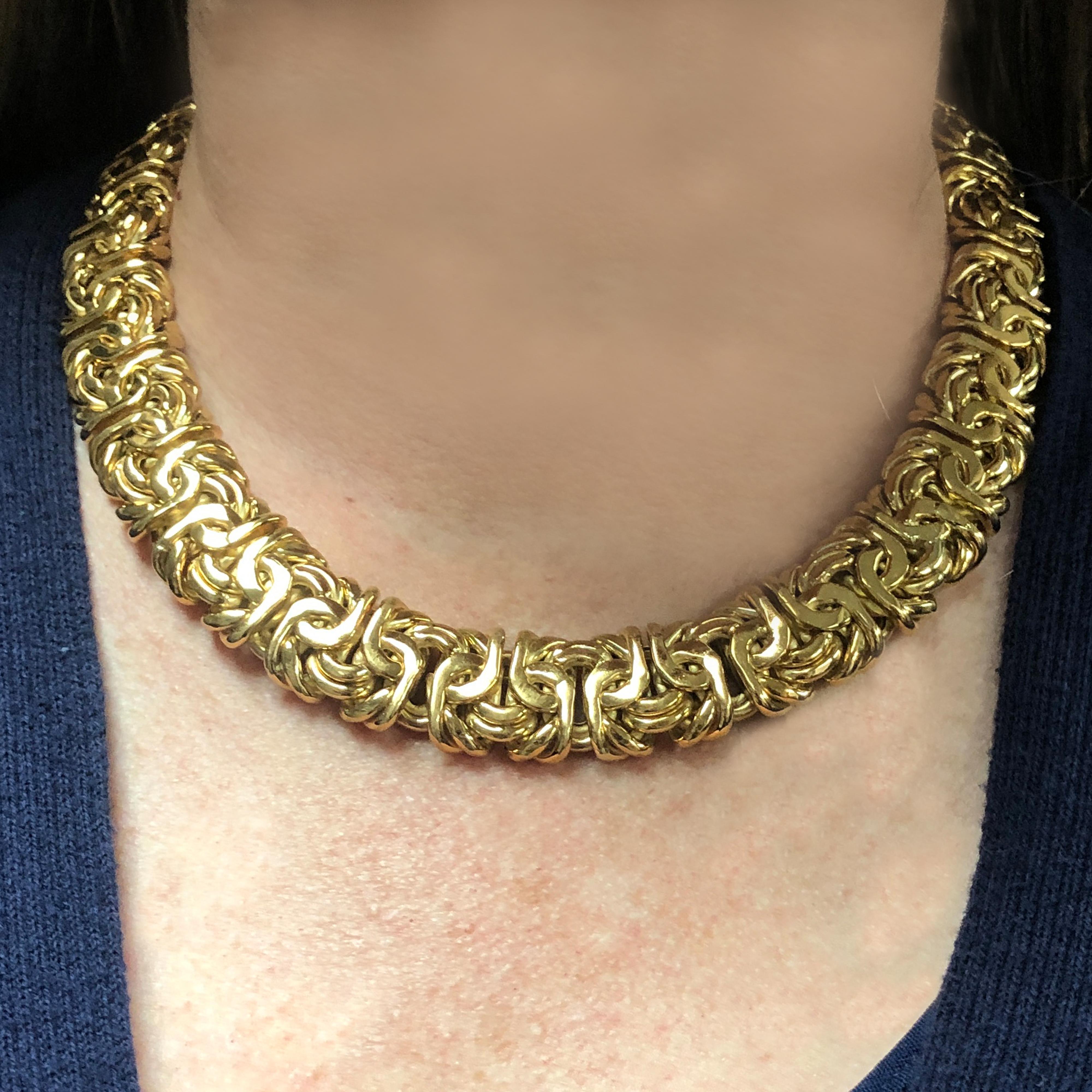 Modern 18 Karat Yellow Gold Necklace
