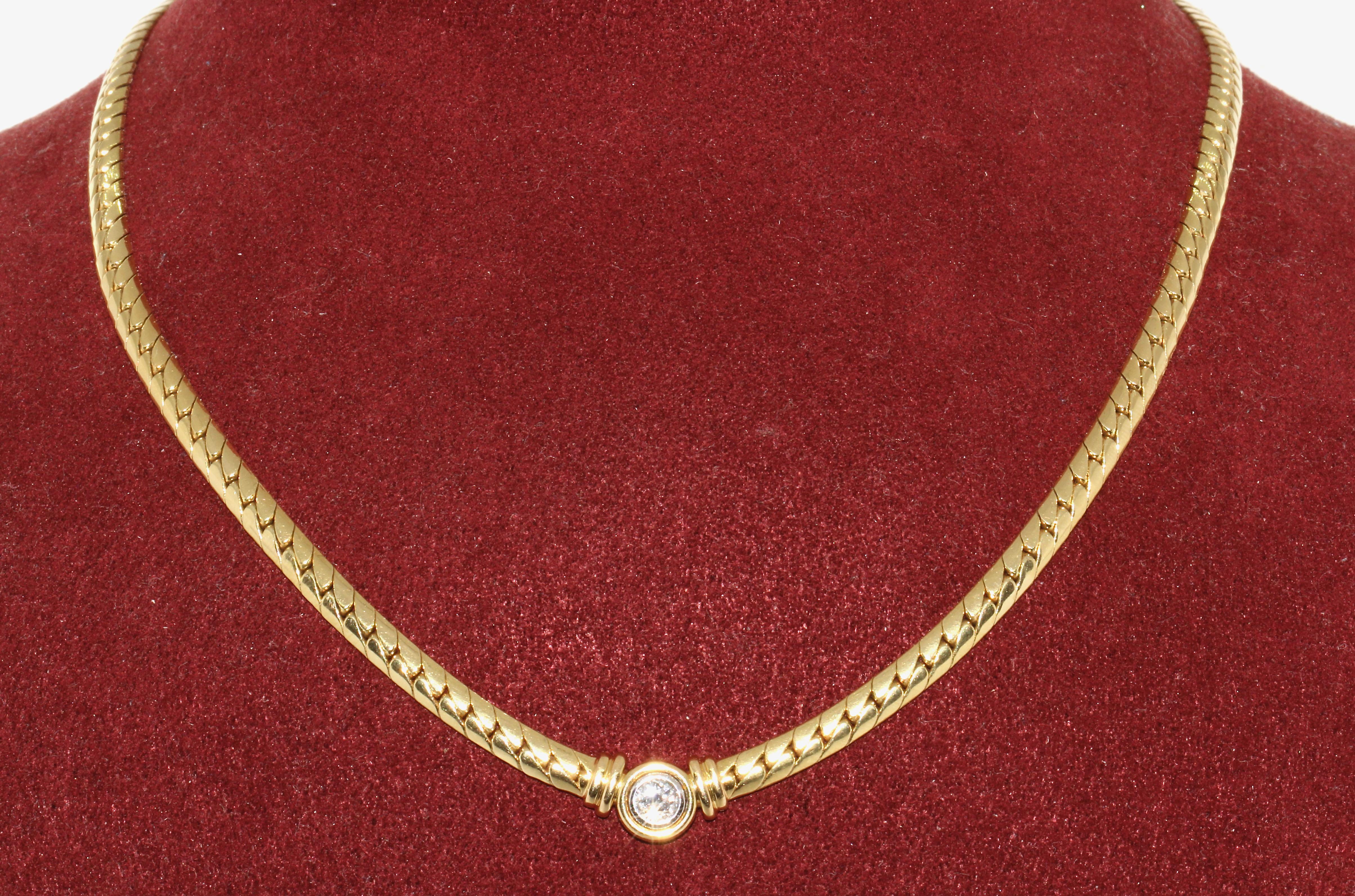 Round Cut 18 Karat Yellow Gold Necklace with 0.27 Carat White Diamond Solitaire For Sale