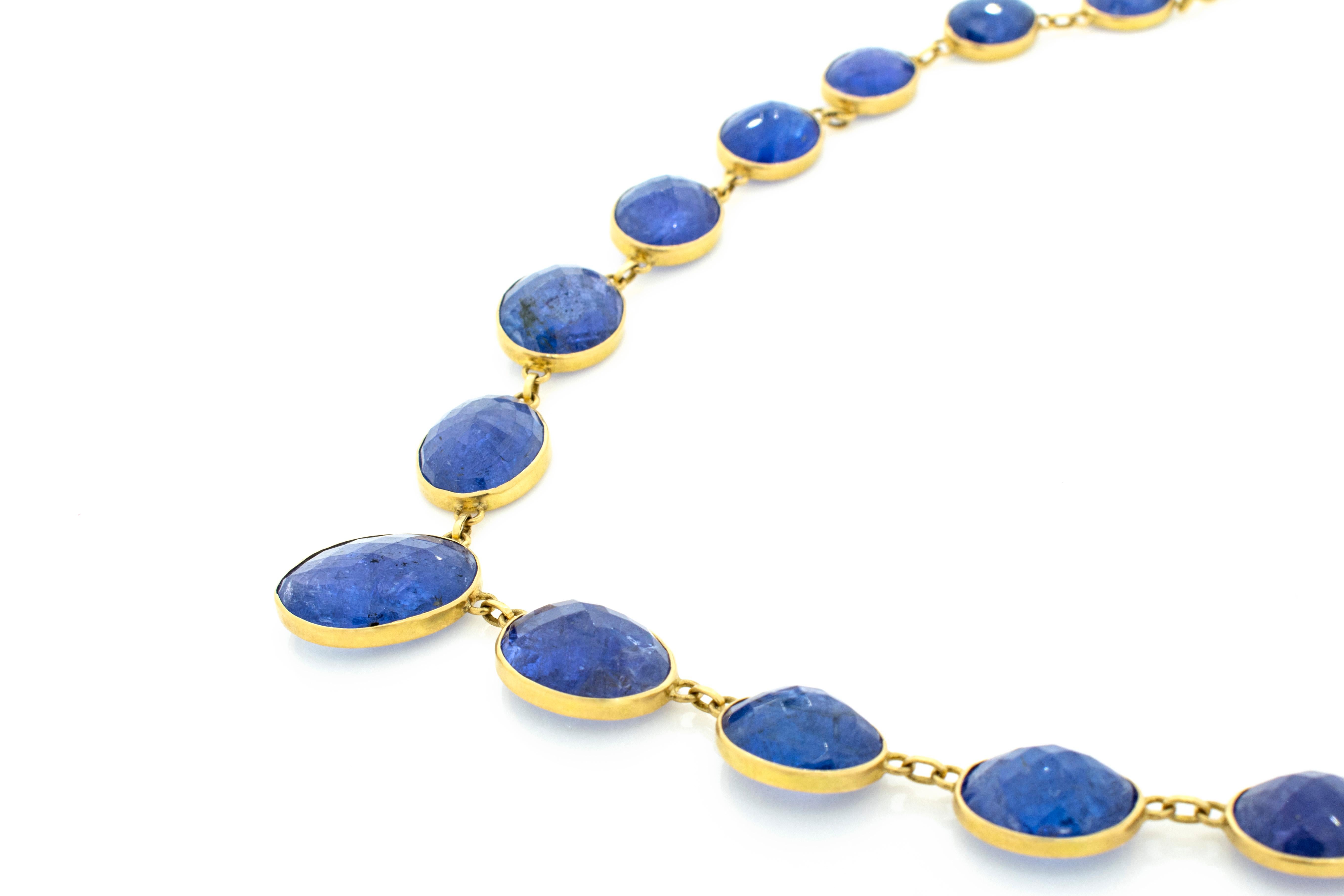 Taille briolette Collier en or jaune 18 carats avec 97,50 carats de tanzanite taille briolette en vente