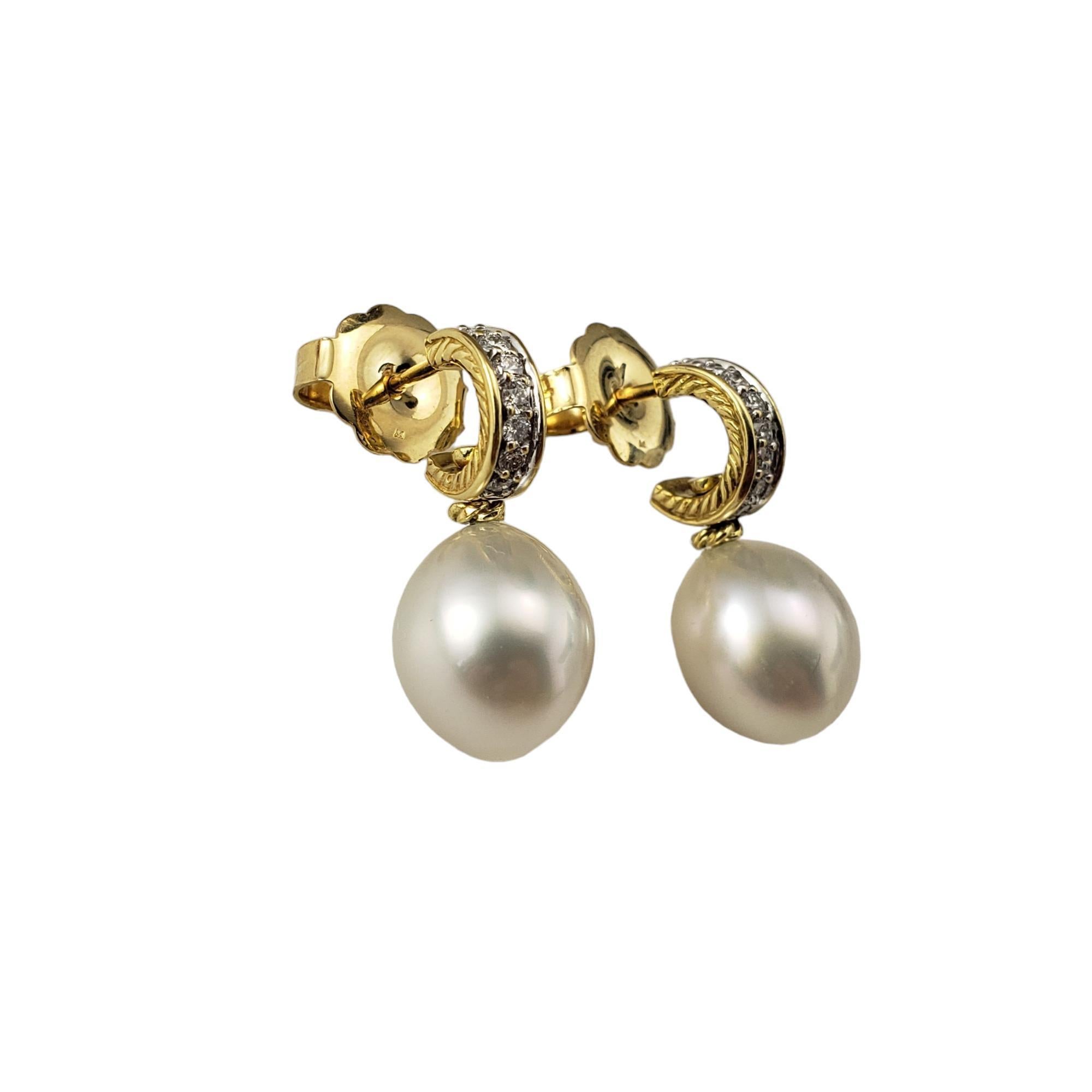 Pendientes colgantes de oro amarillo de 18 quilates con perla oblonga y diamantes #17754 en Bueno estado para la venta en Washington Depot, CT