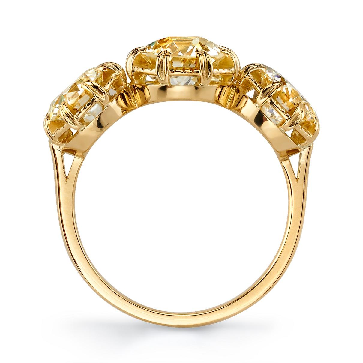 18 Karat Yellow Gold Old European Cut Diamond Three-Stone Ring In New Condition In Los Angeles, CA