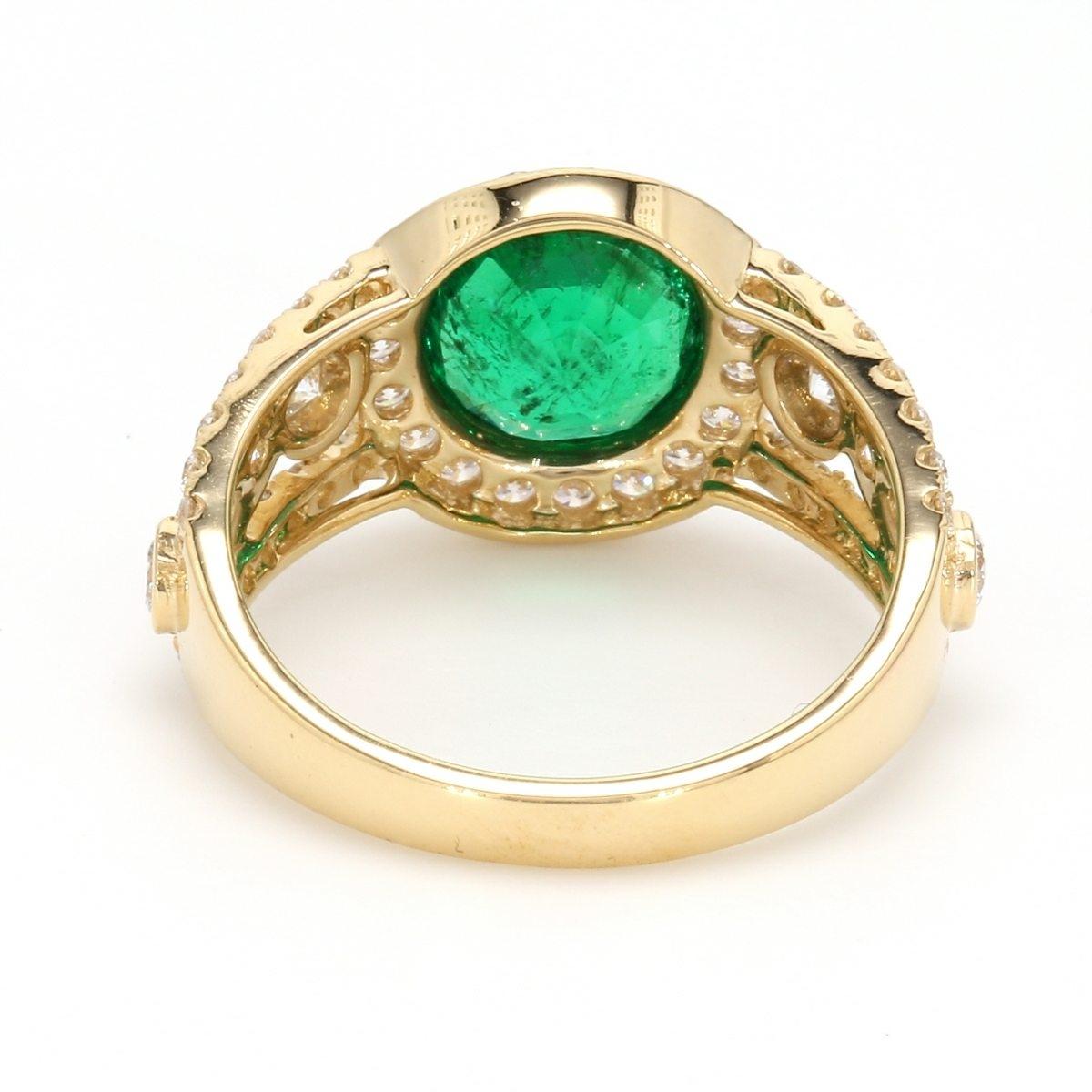 Contemporary 18 Karat Yellow Gold Old Mined Sandwana 1.27 Carat Emerald Halo Diamond Ring