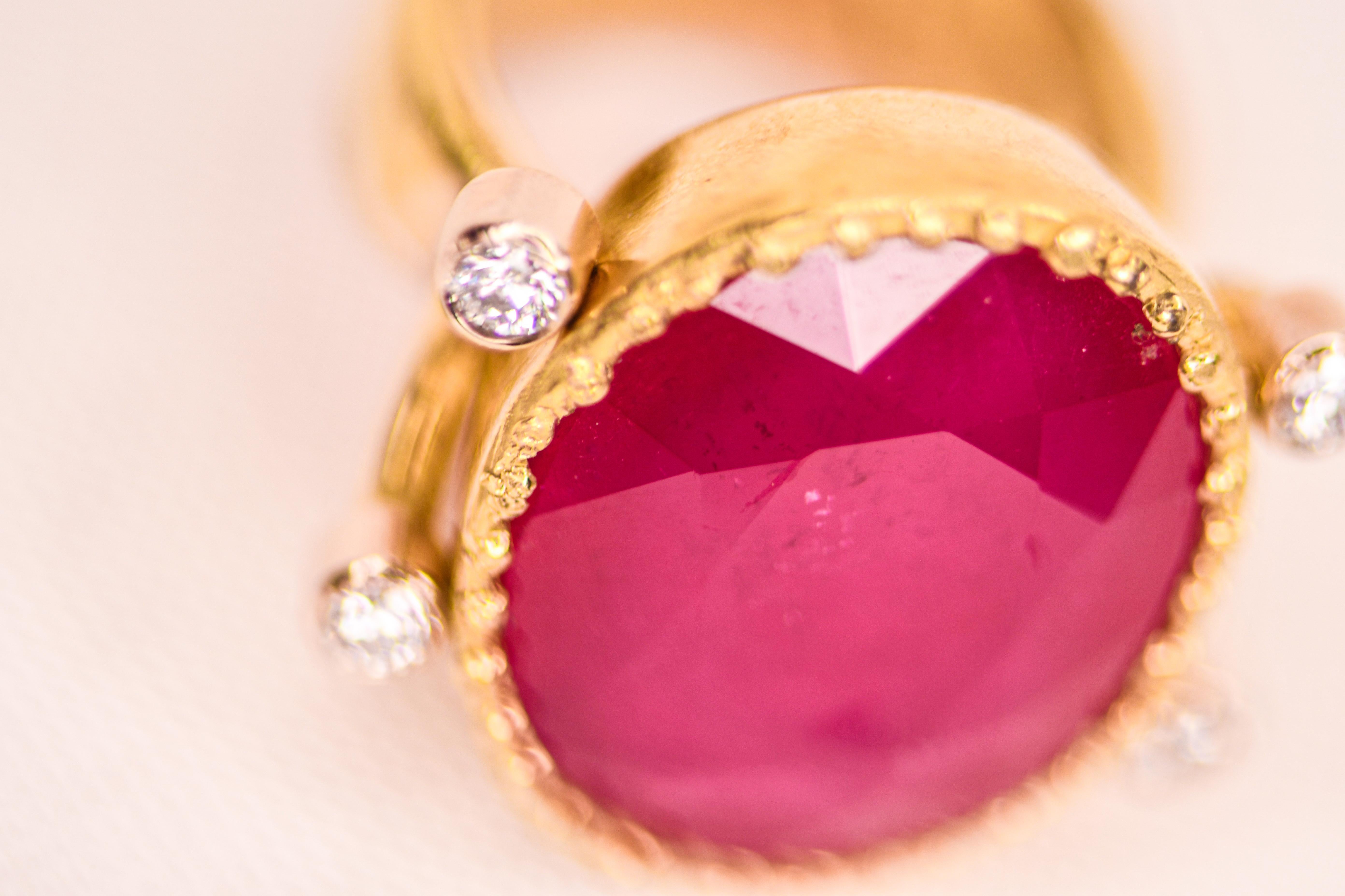 18 Karat Yellow Gold One of a Kind Ruby and Diamond Ring For Sale 2