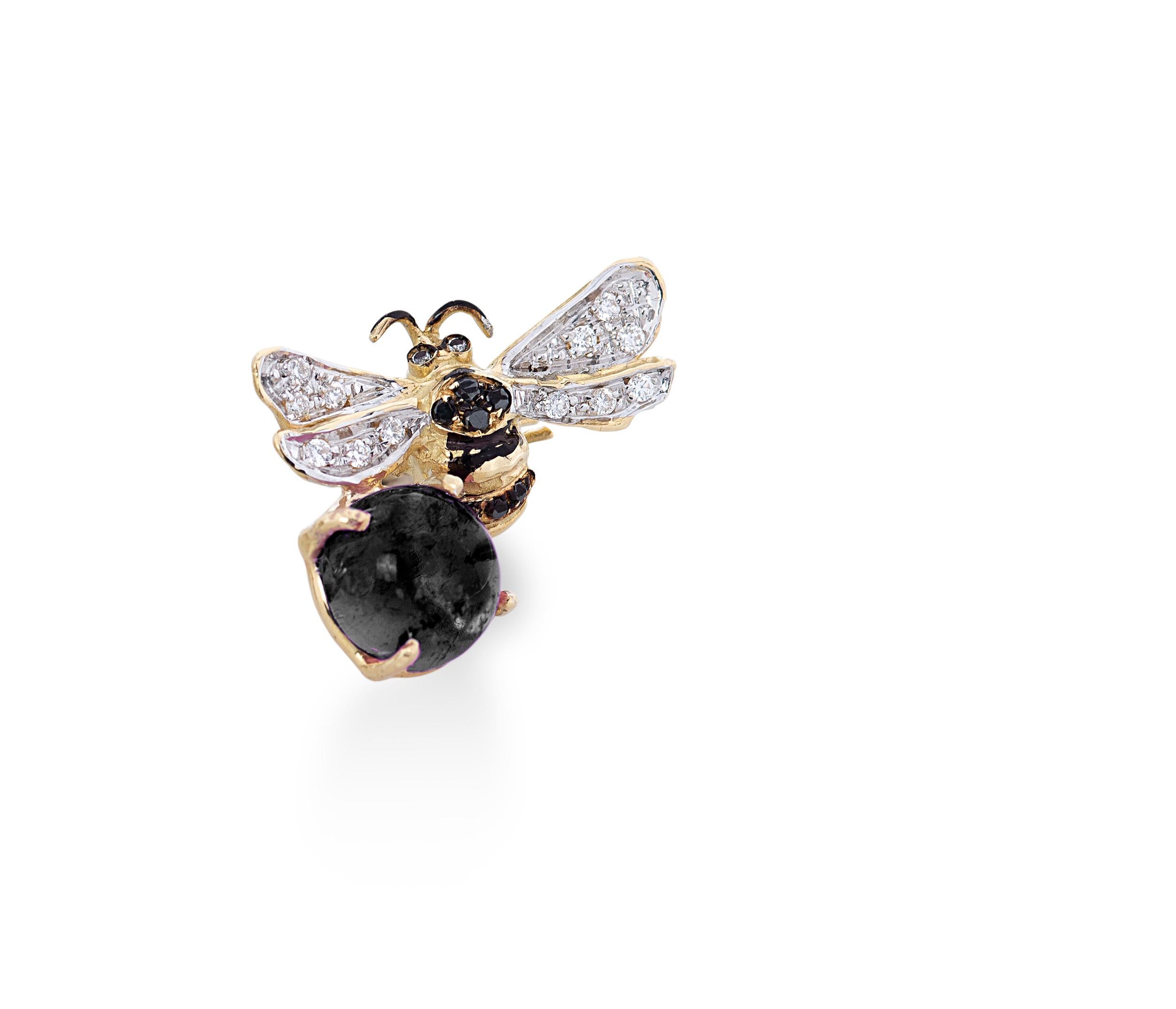 Round Cut 18 Karat Gold Onyx 0.16 Karat White & 0.18 Black Diamond Bees Stud Earrings For Sale