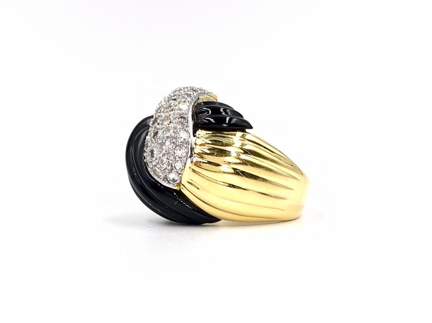 18 Karat Yellow Gold Onyx and Diamond Twist Ring In Excellent Condition In Pikesville, MD